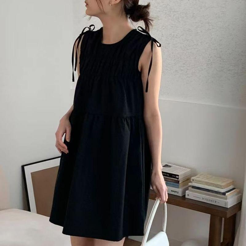 Sleeveless Crew Neck Plain Sundress Product Image