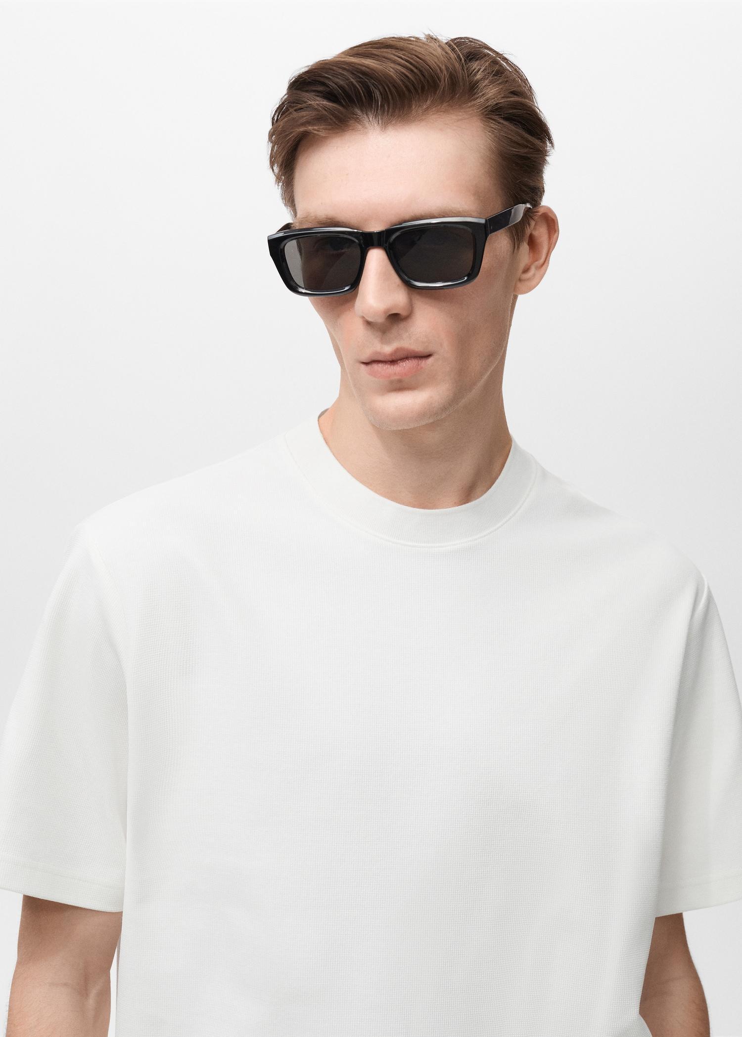 Regular-fit textured t-shirt - Men | MANGO USA Product Image