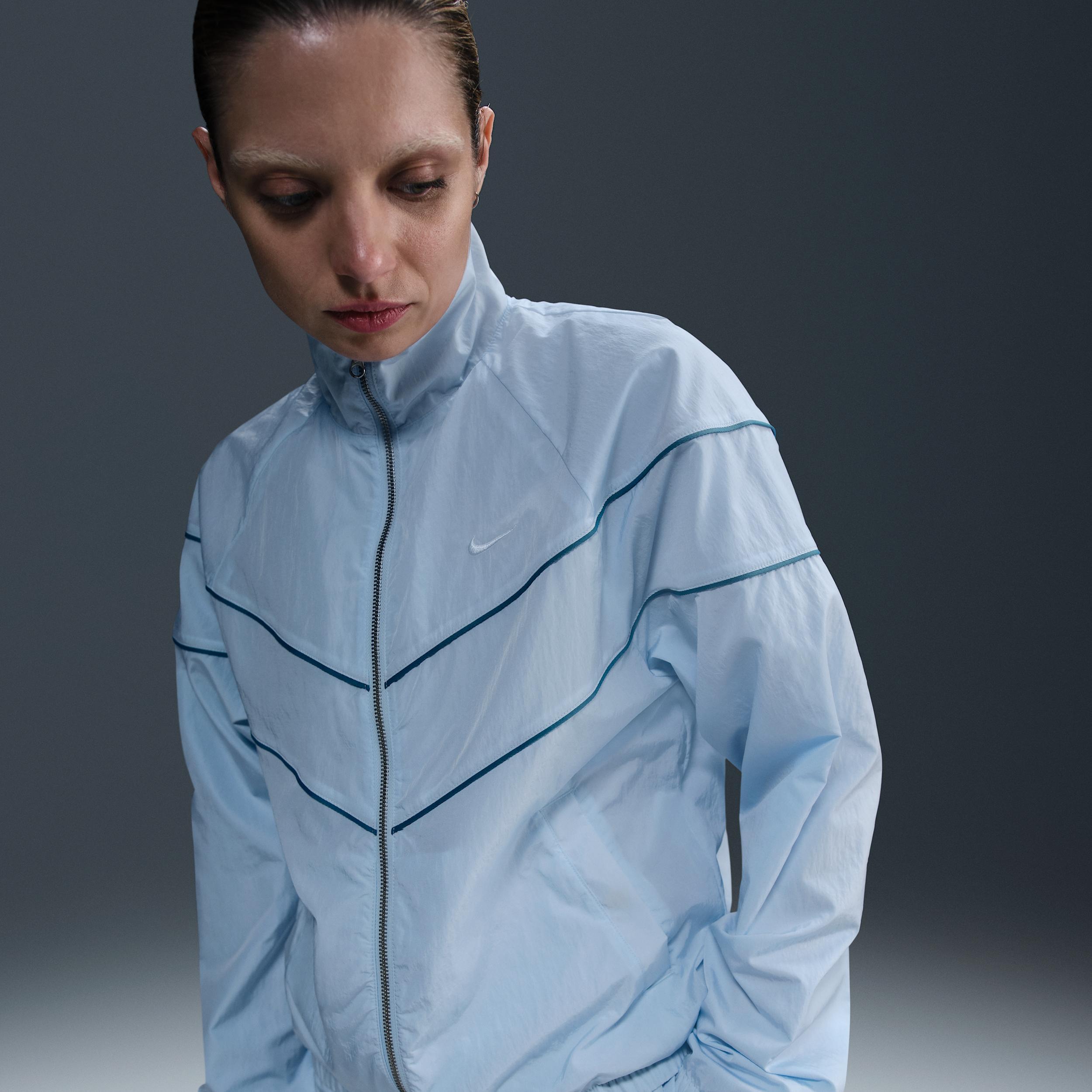 Nike Womens Windrunner Loose UV Woven Full-Zip Jacket | FV6304-423 Product Image