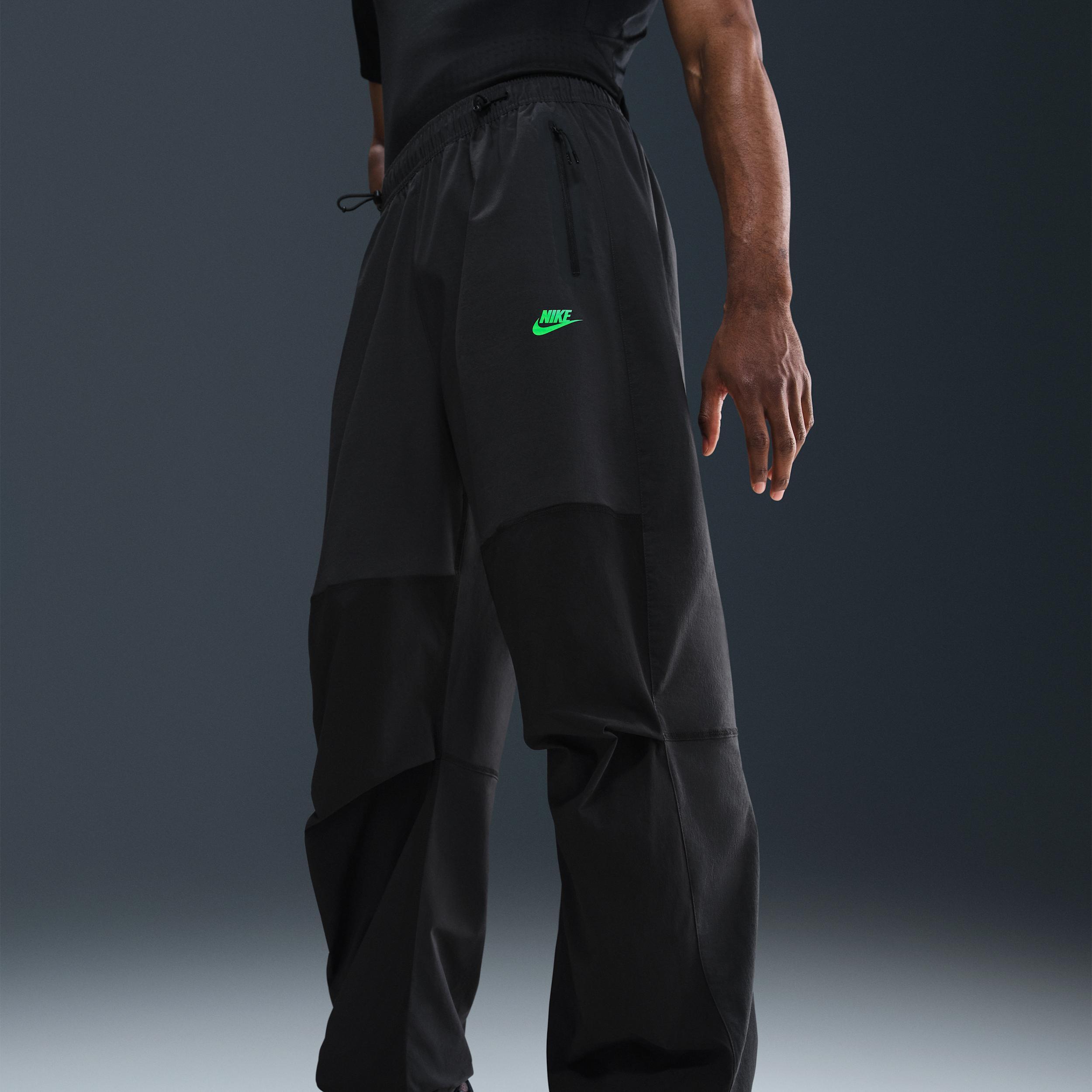 Nike Men's Tech Woven Oversized Pants Product Image