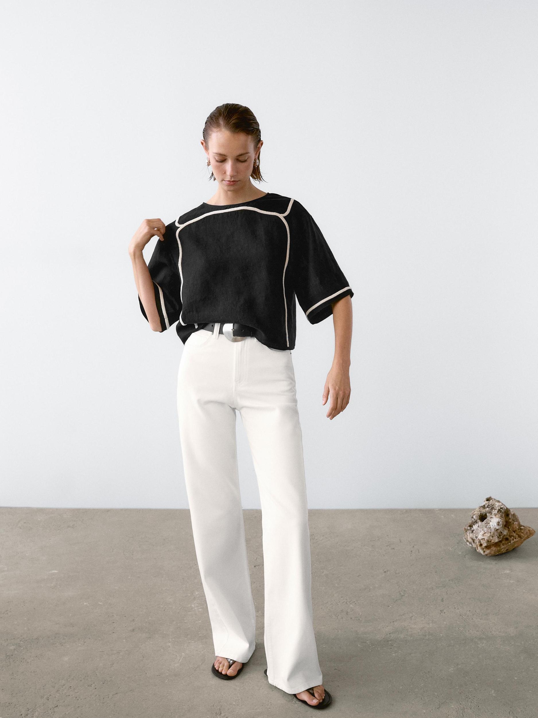 Blouse with contrast embroidery Product Image