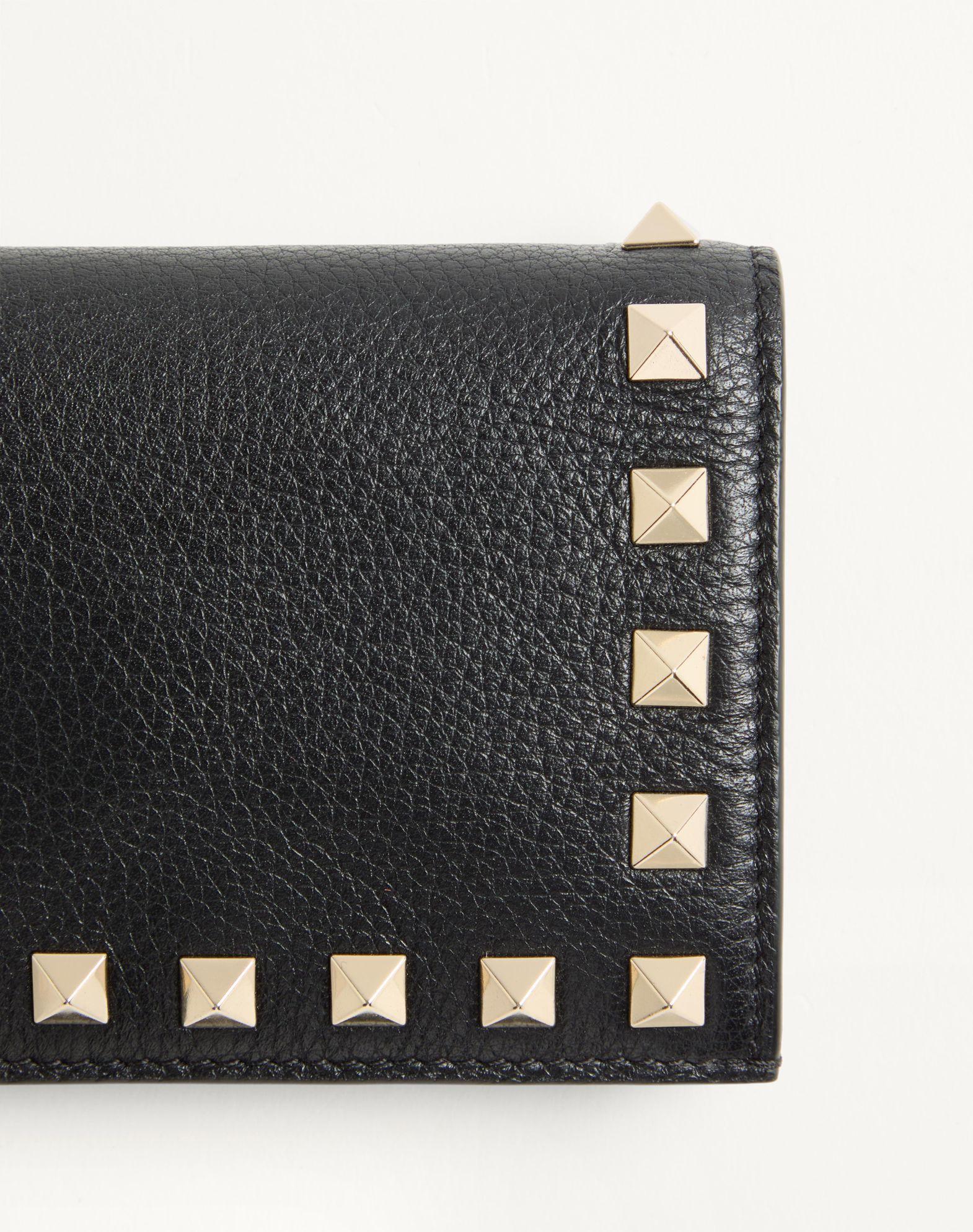 Small Rockstud Grainy Calfskin Wallet Product Image