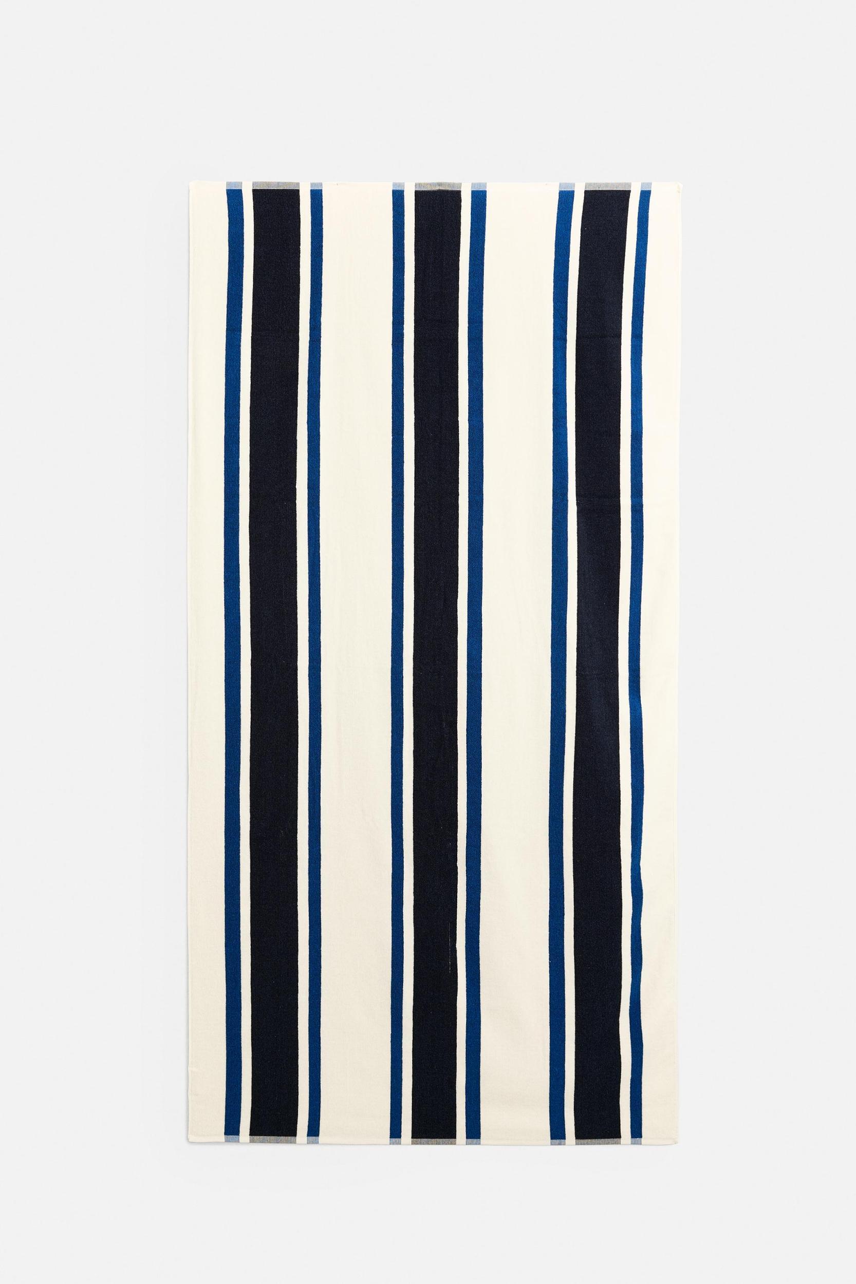 STRIPED BEACH TOWEL Product Image