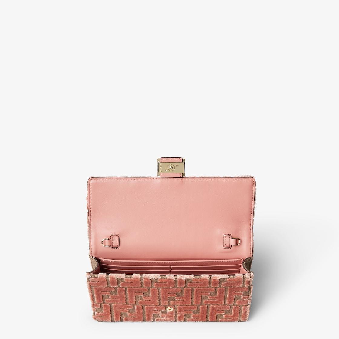 Wallet On Chain BaguettePink FF jacquard velvet wallet Product Image