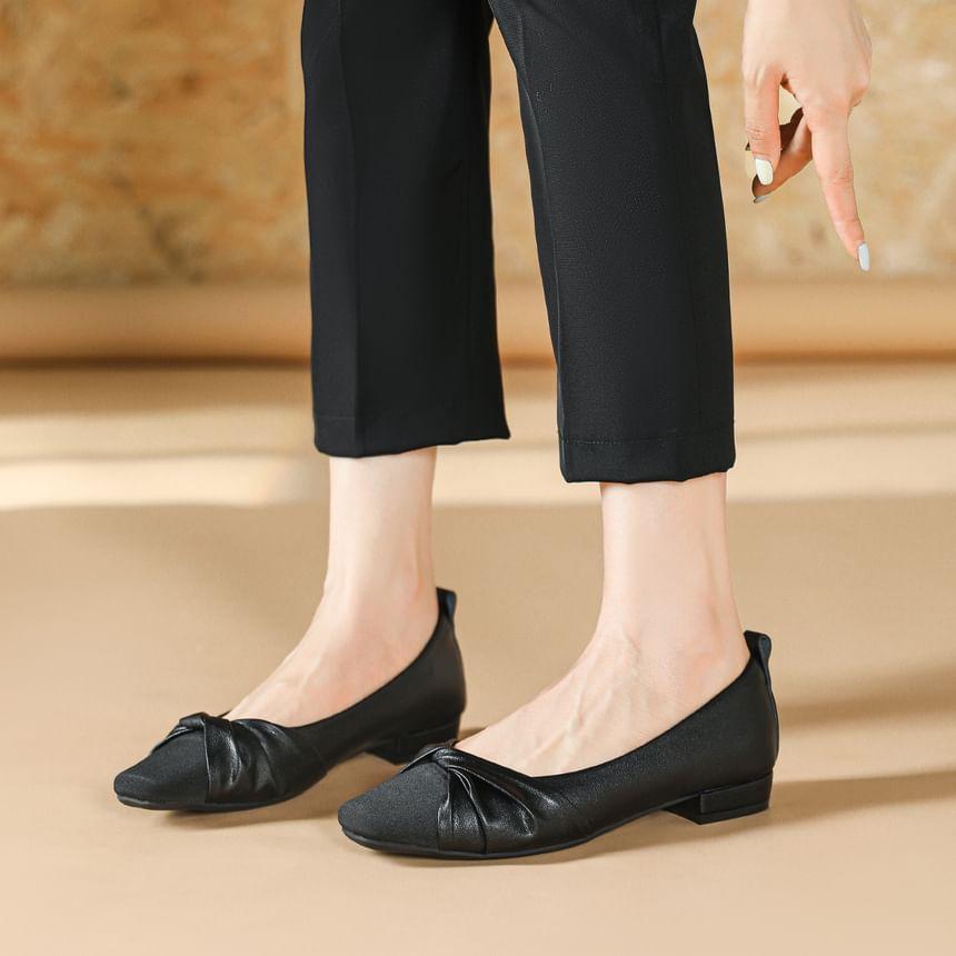 Low Heel Twisted Pumps Product Image