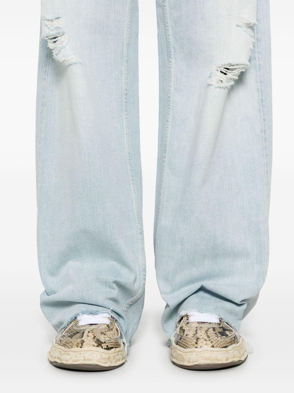 distressed jeans Product Image