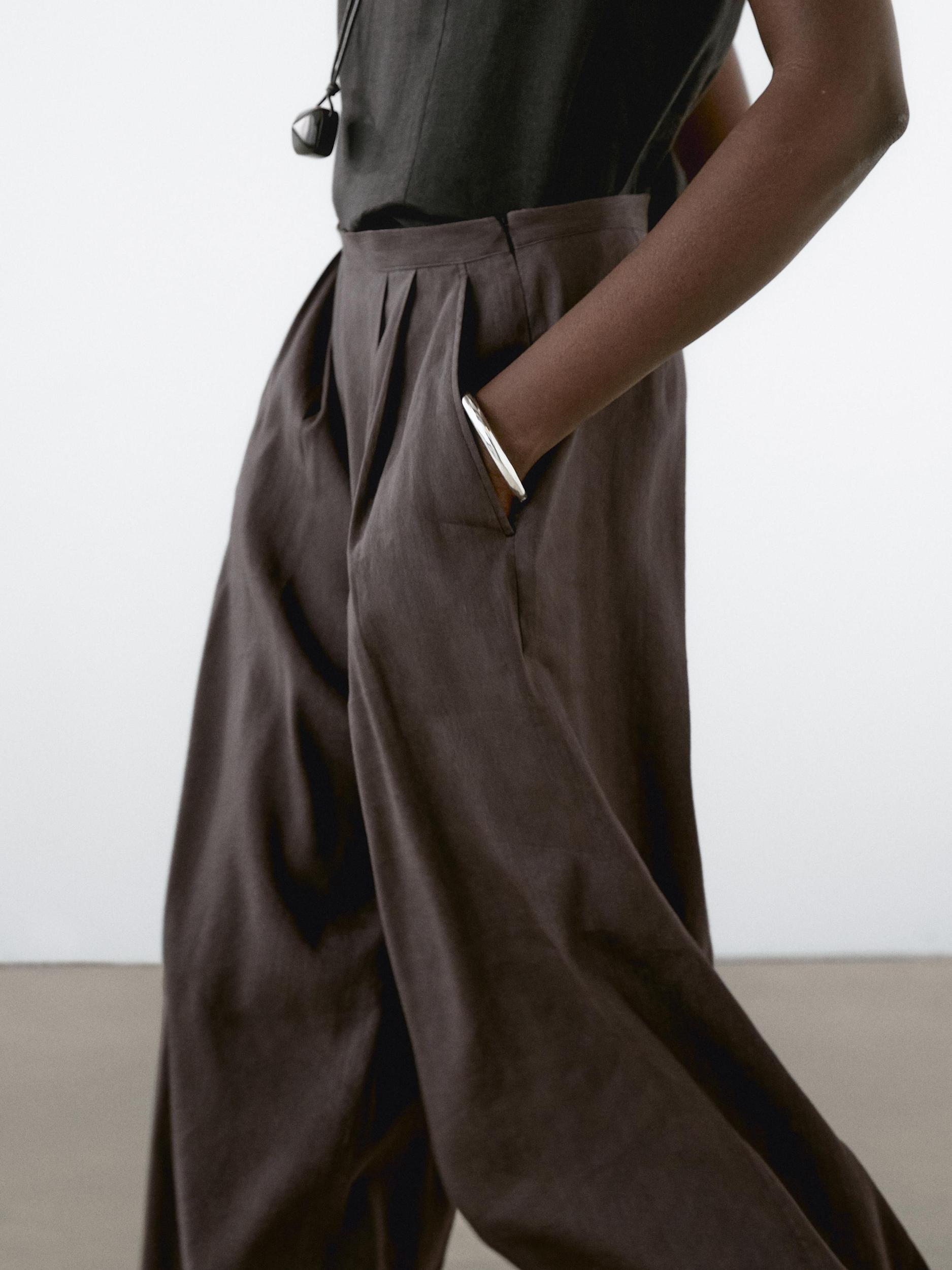 Linen blend pleated trousers Product Image