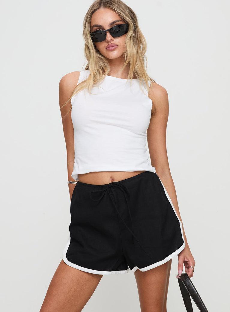 Tyrah Shorts Black Product Image