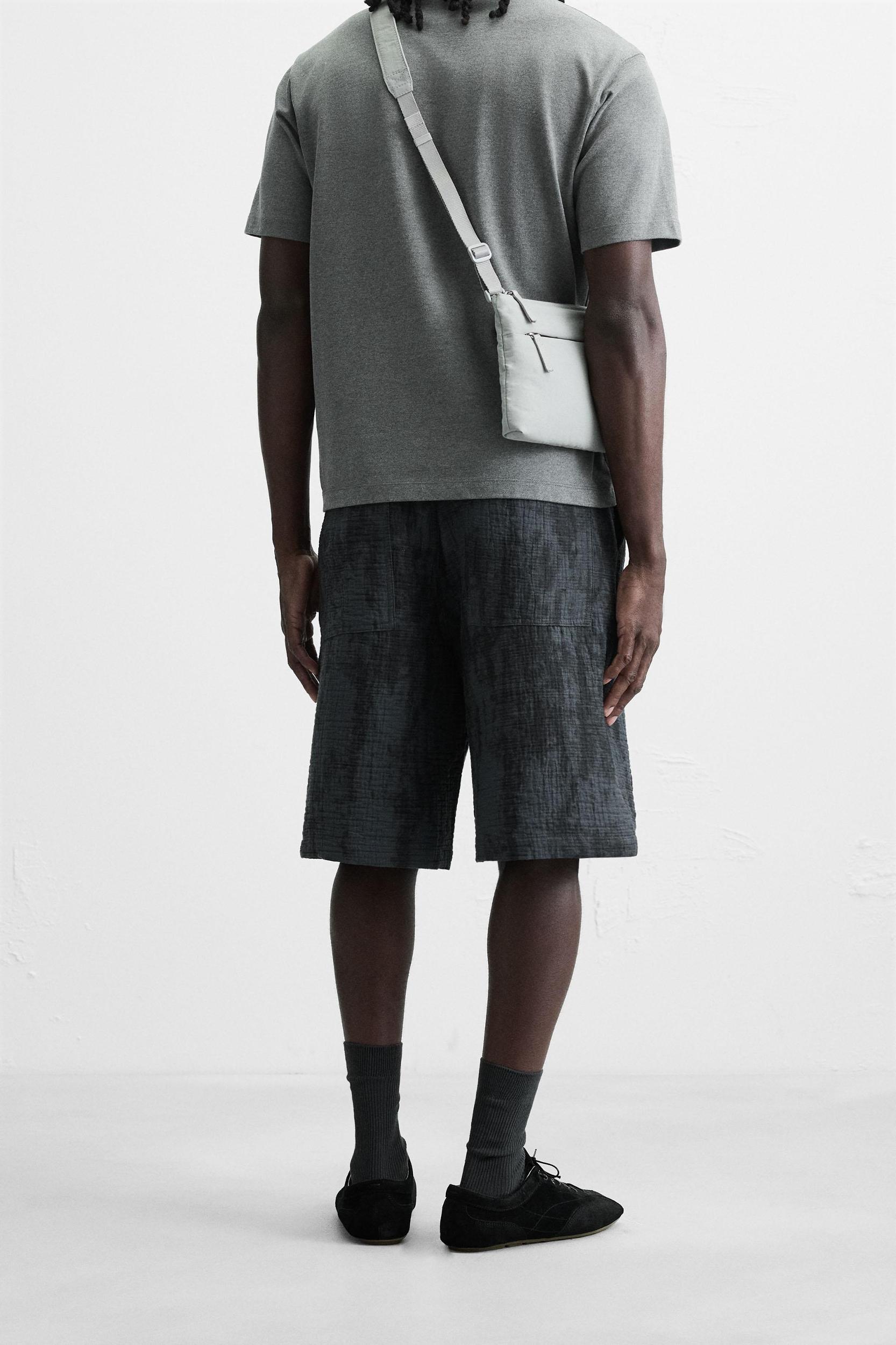 TIE DYE PRINT TEXTURED SHORTS Product Image