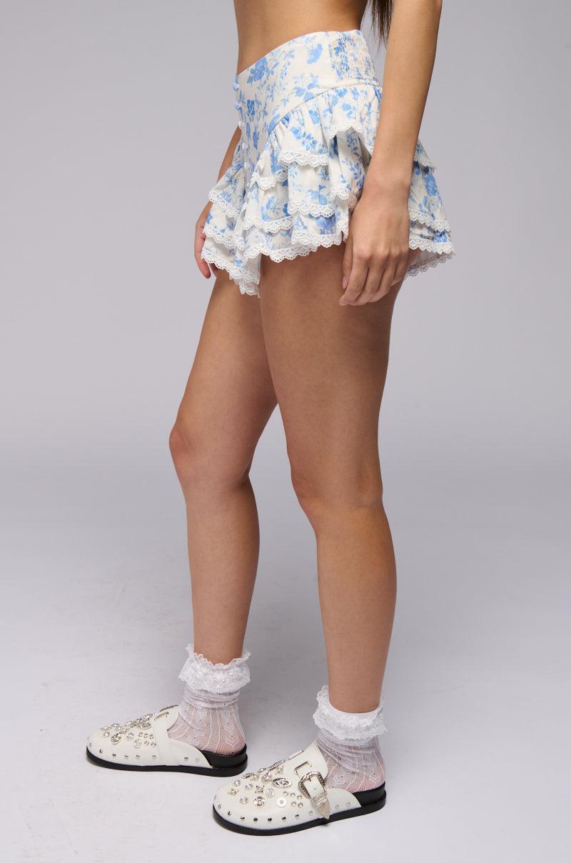 CALL ME PRETTY FLORAL SHORT WITH LACE Product Image