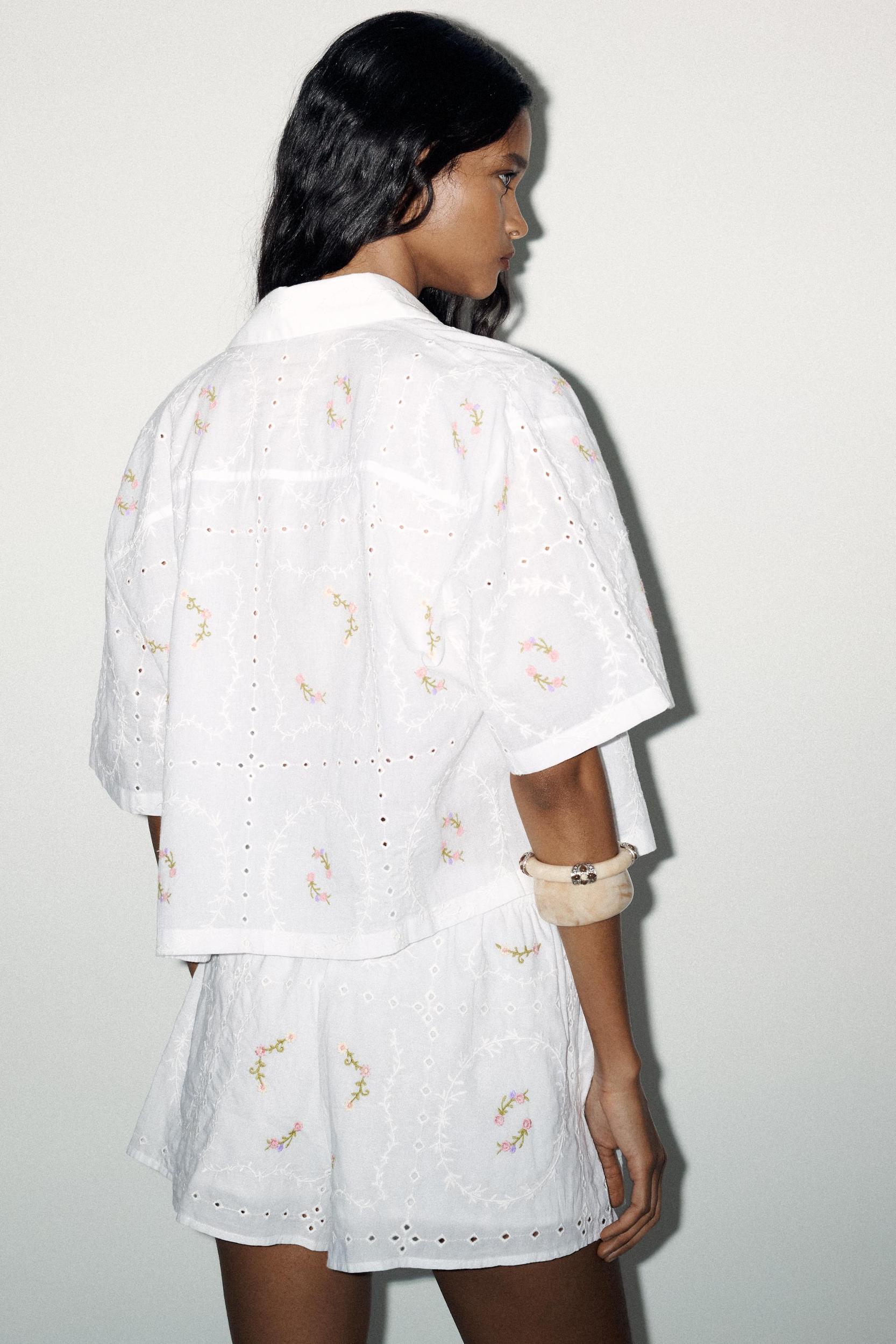 EMBROIDERED FLORAL SHORTS Product Image