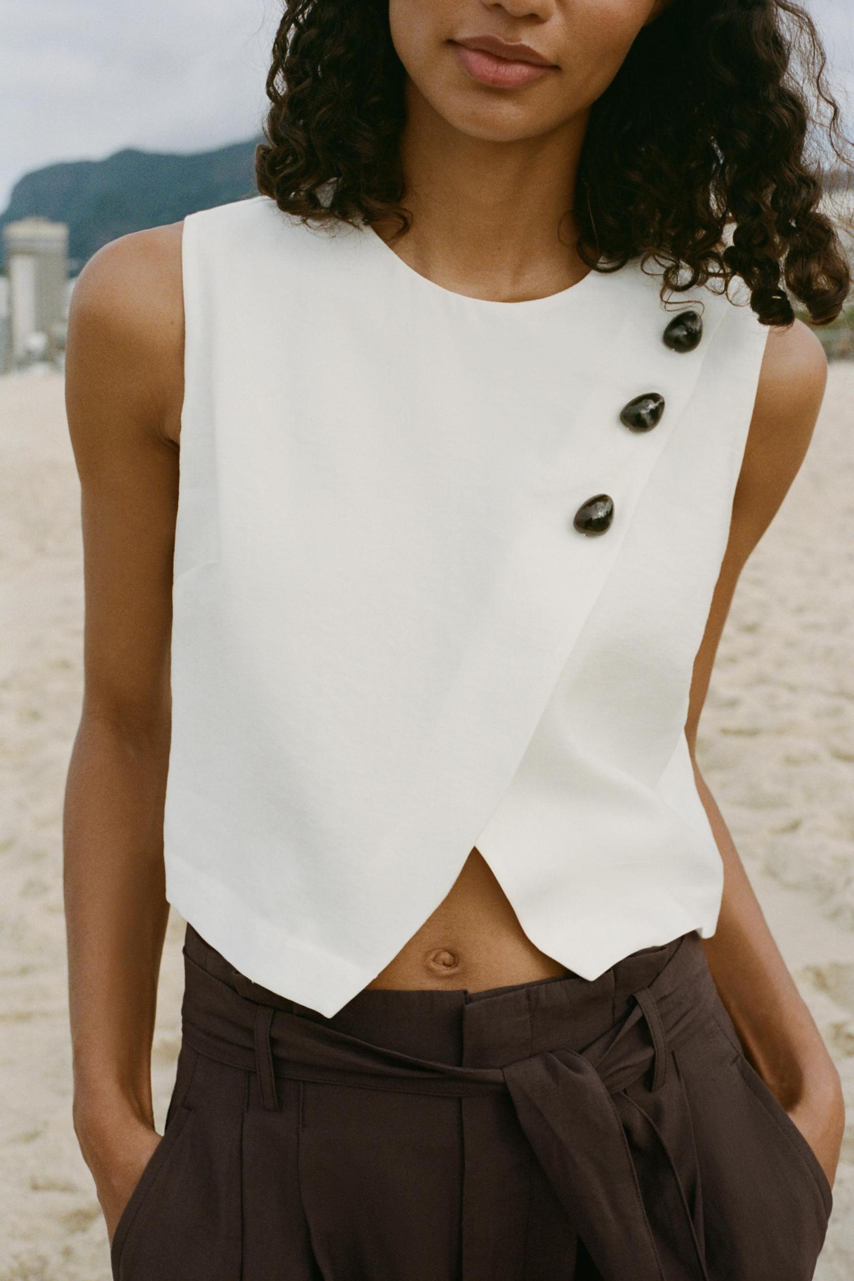 CROSSOVER CROP TOP Product Image