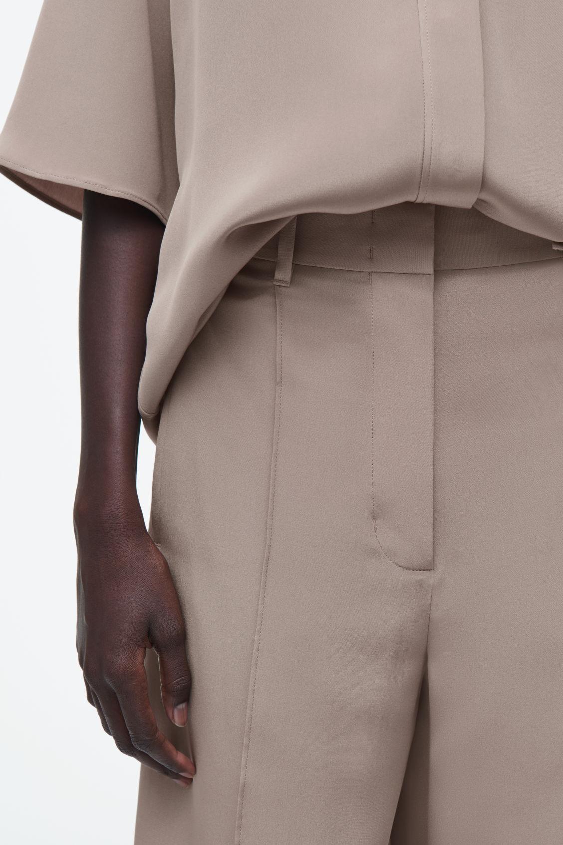 TAILORED SILK SHORTS Product Image