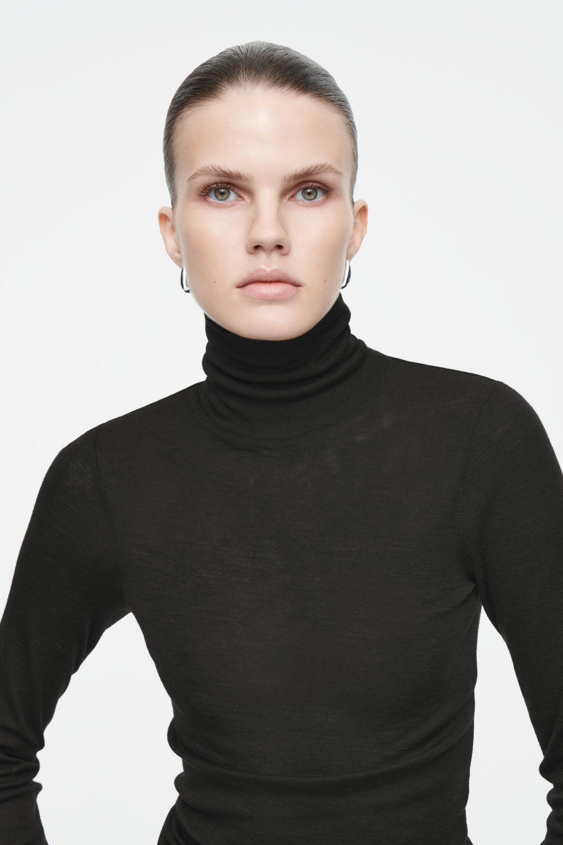 MERINO WOOL TURTLENECK TOP Product Image