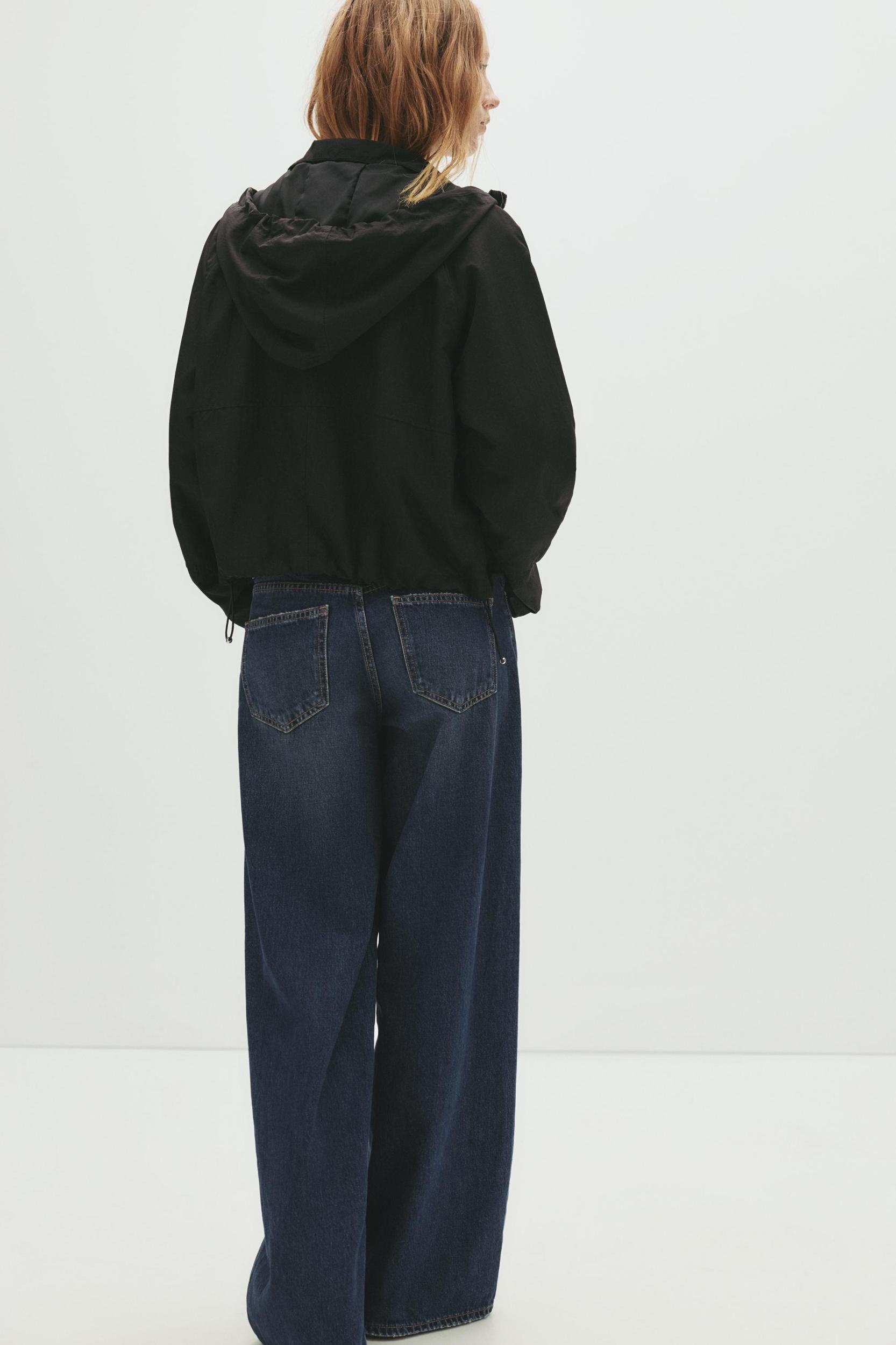 Short lightweight hooded jacket Product Image