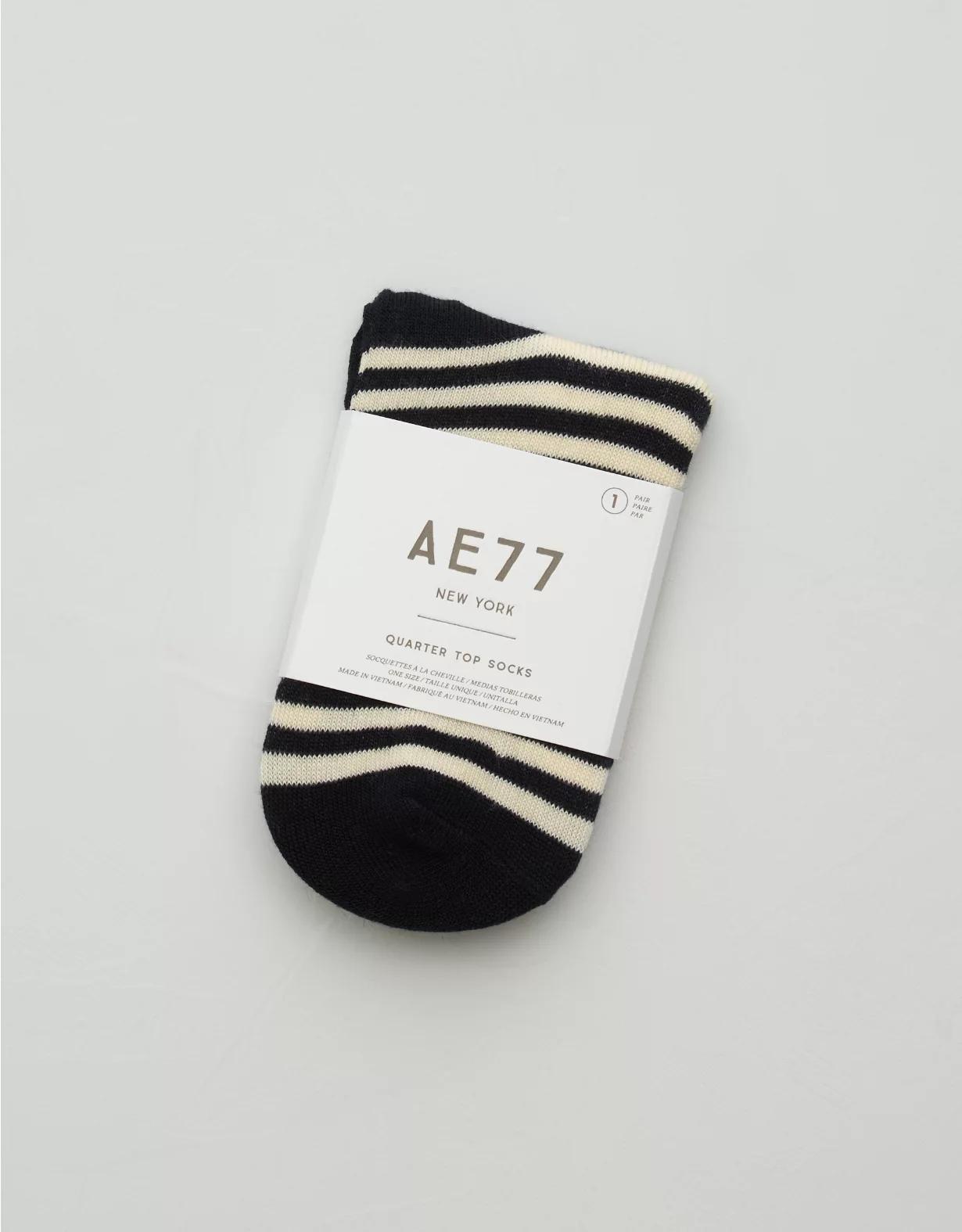 AE77 Premium Quarter Top Sock Product Image