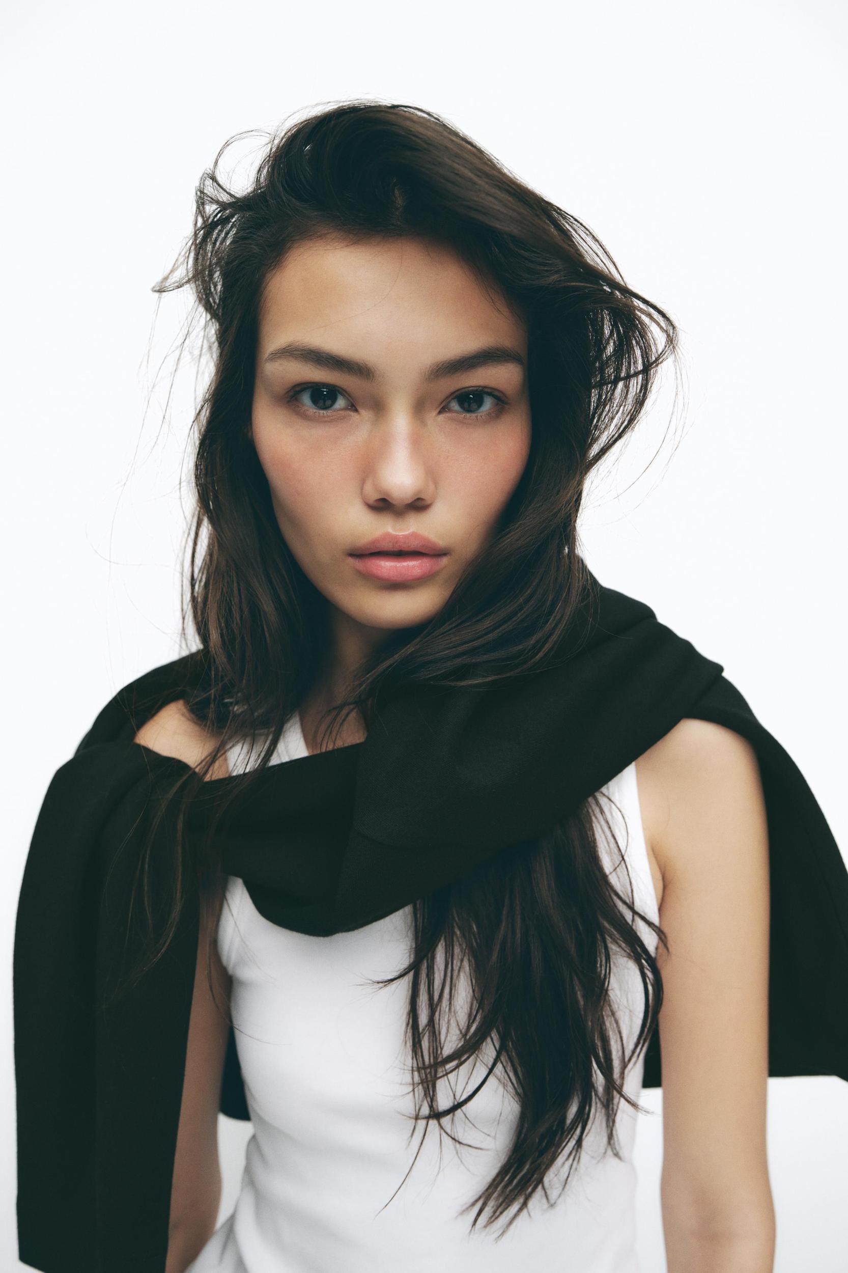 INTERLOCK V-NECK TOP Product Image