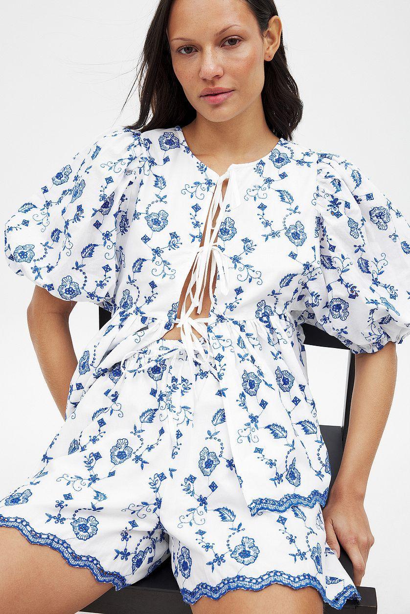 Wide Mid Waist Shorts Product Image