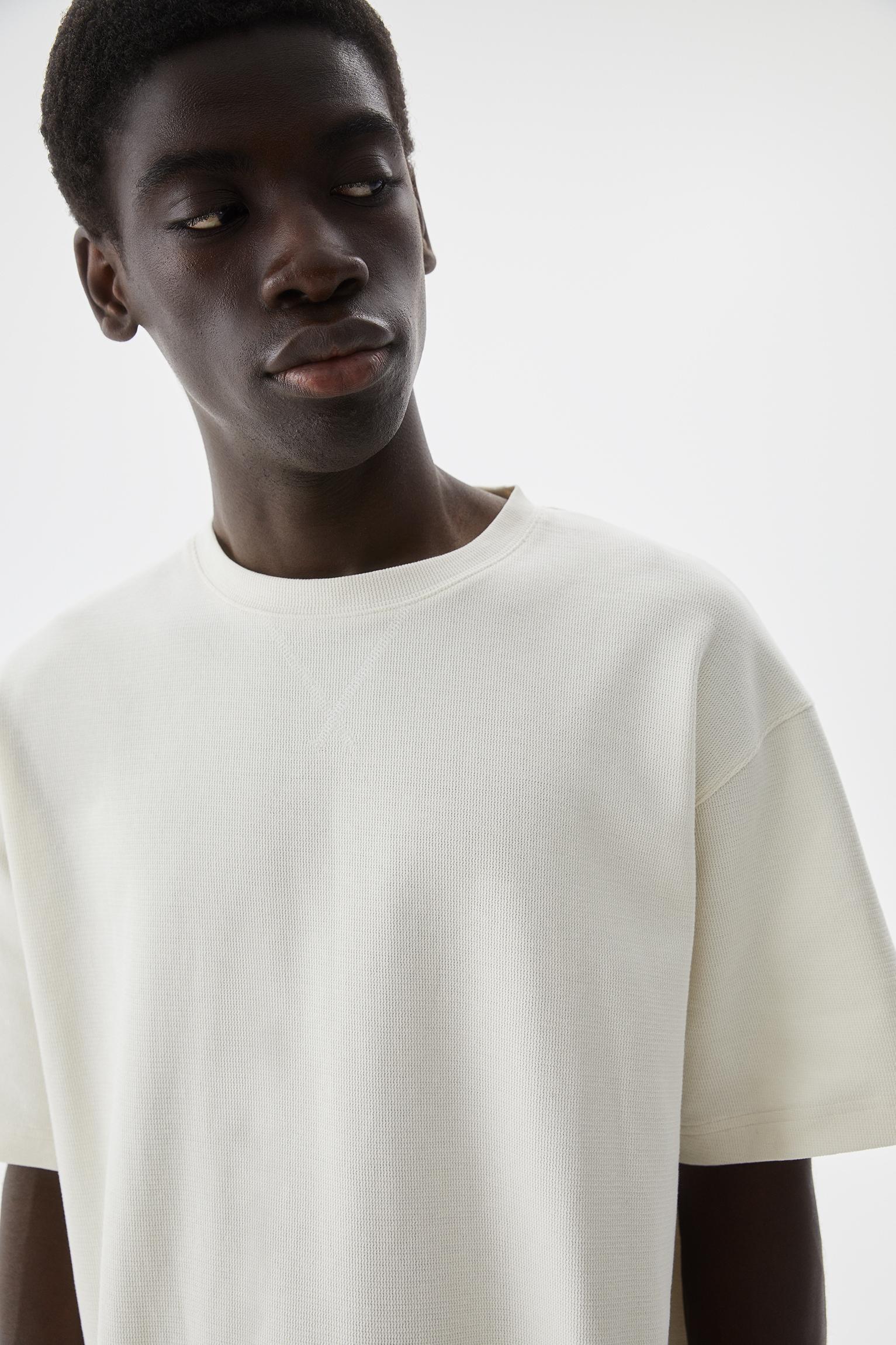 Basic short sleeve textured T-shirt Product Image