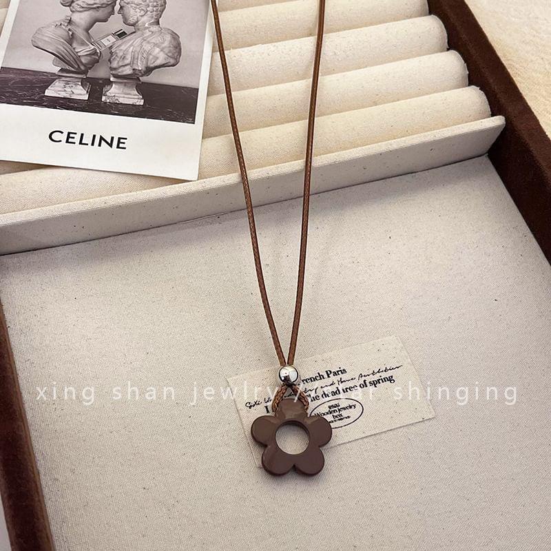 Flower Pendant Necklace Product Image