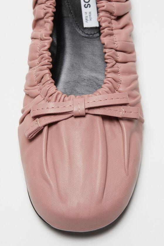 Leather ballet flat Product Image