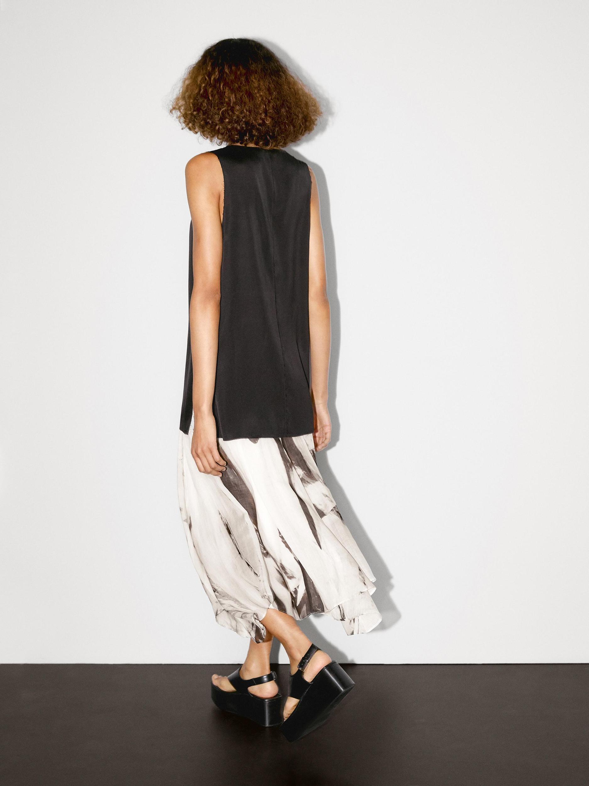 Flowing marble print midi skirt Product Image