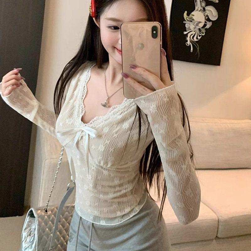 Long-Sleeve V-Neck Floral Bow Lace Trim T-Shirt Product Image