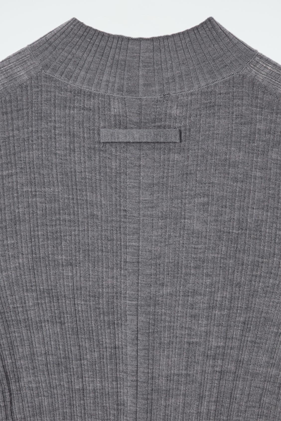 THE RIBBED MERINO WOOL TOP Product Image