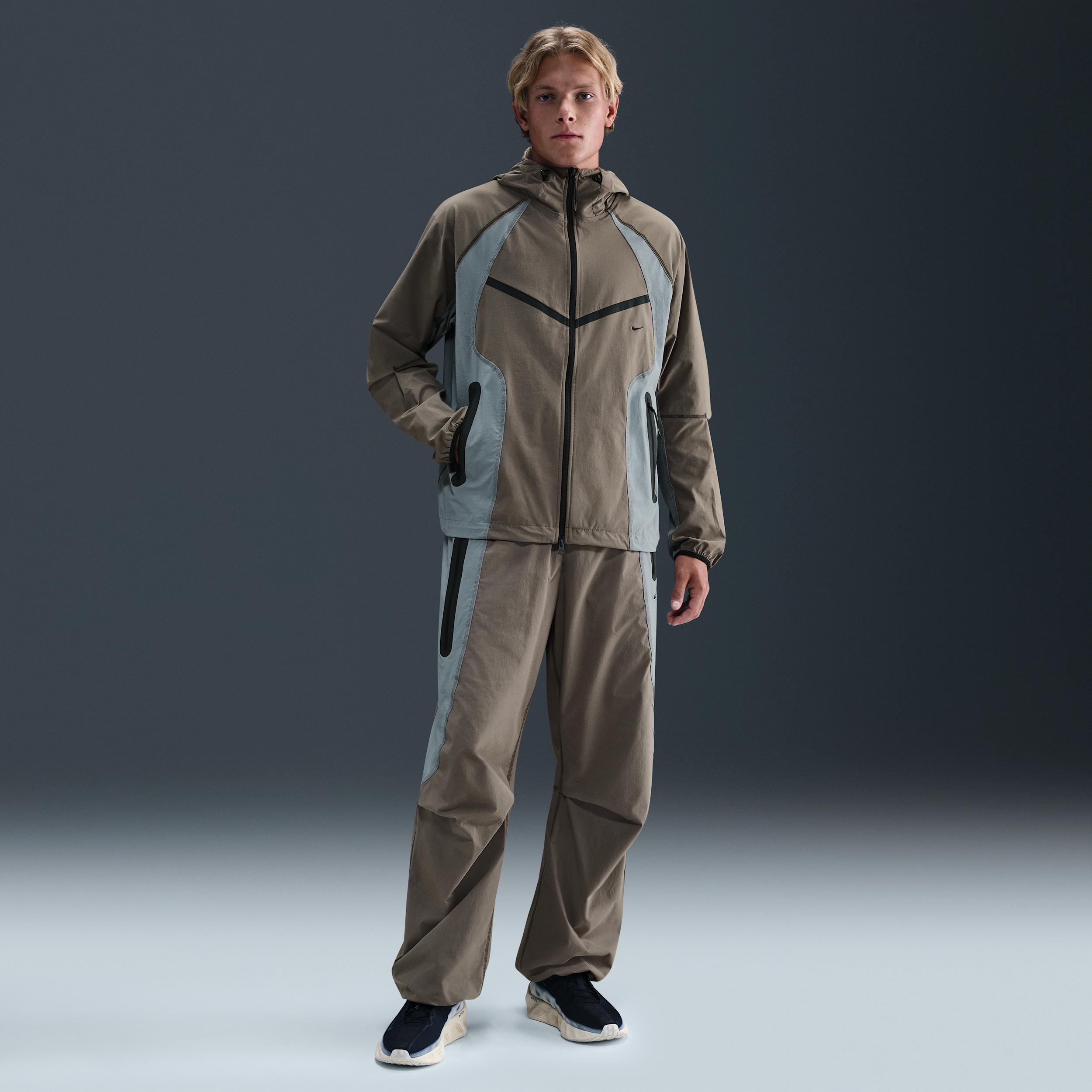 Nike Men's Tech Dri-FIT Woven Color-Block Windrunner Loose Jacket Product Image