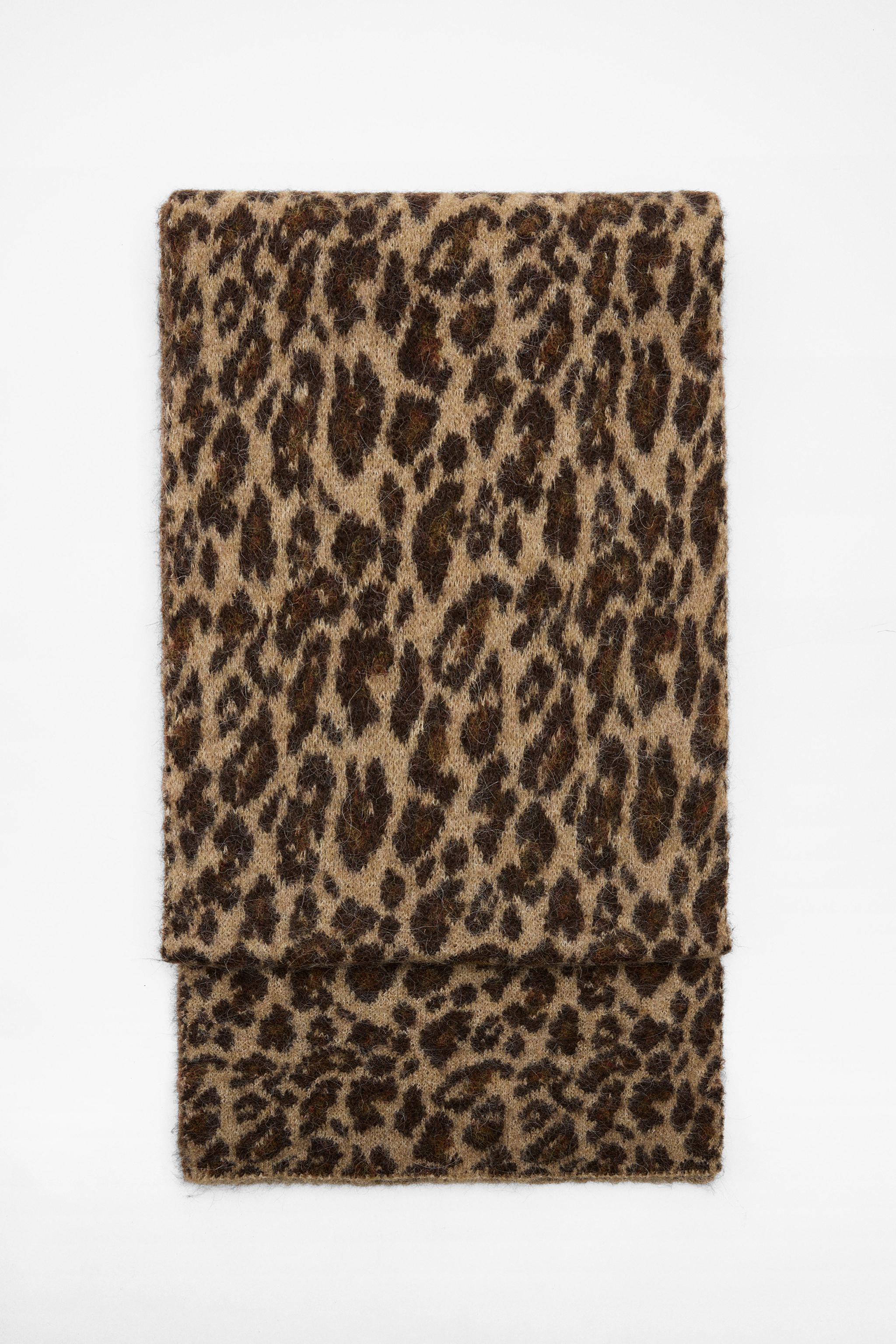 ANIMAL PRINT WOOL AND ALPACA BLEND SCARF Product Image