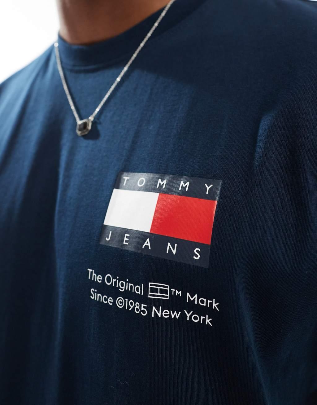 Tommy Jeans slim essential flag t-shirt in navy blue Product Image