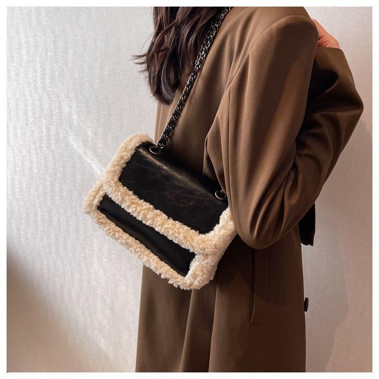 Chain Strap Fleece Panel Flap Crossbody Bag Product Image