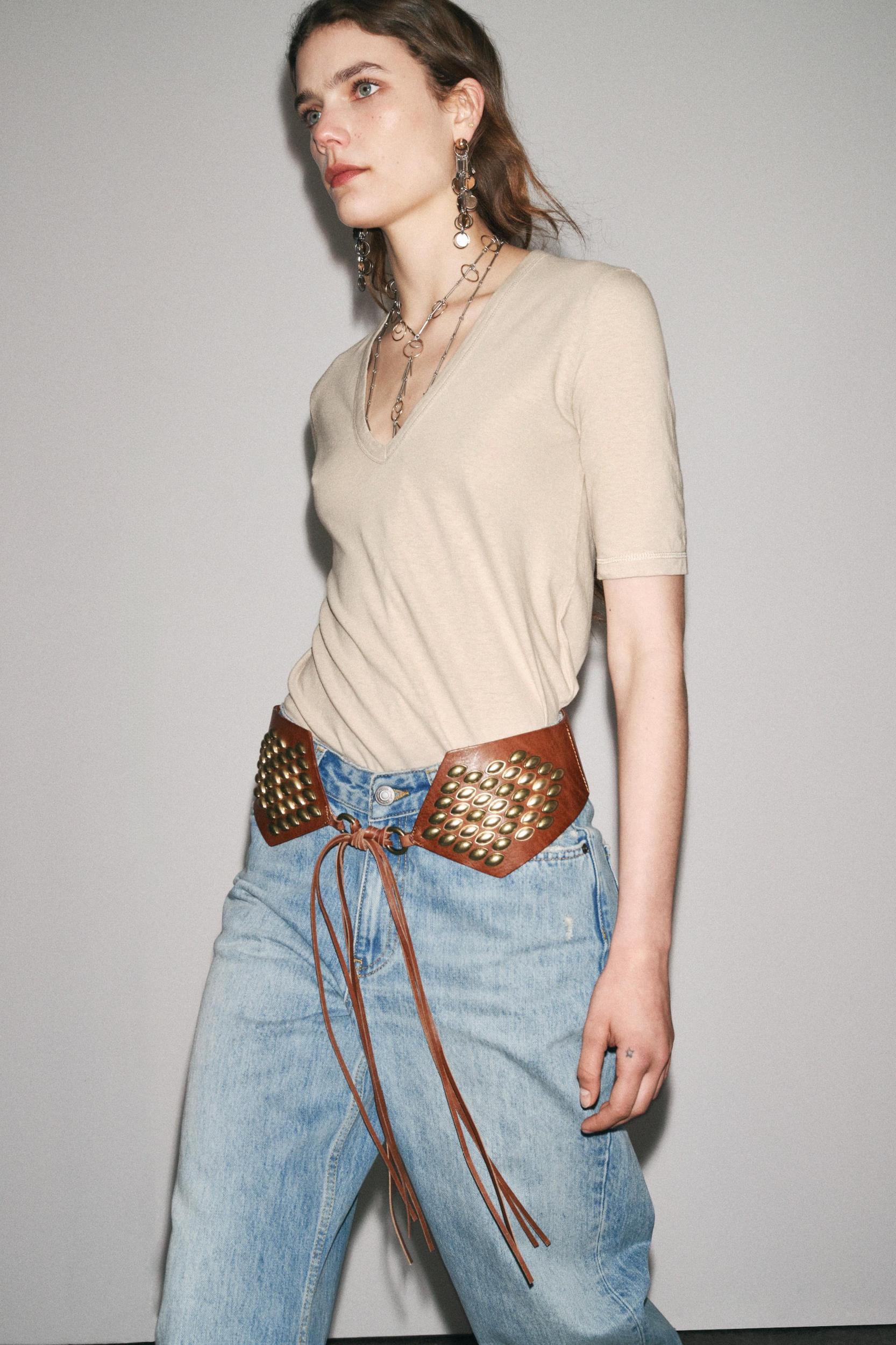 V-NECK T-SHIRT Product Image