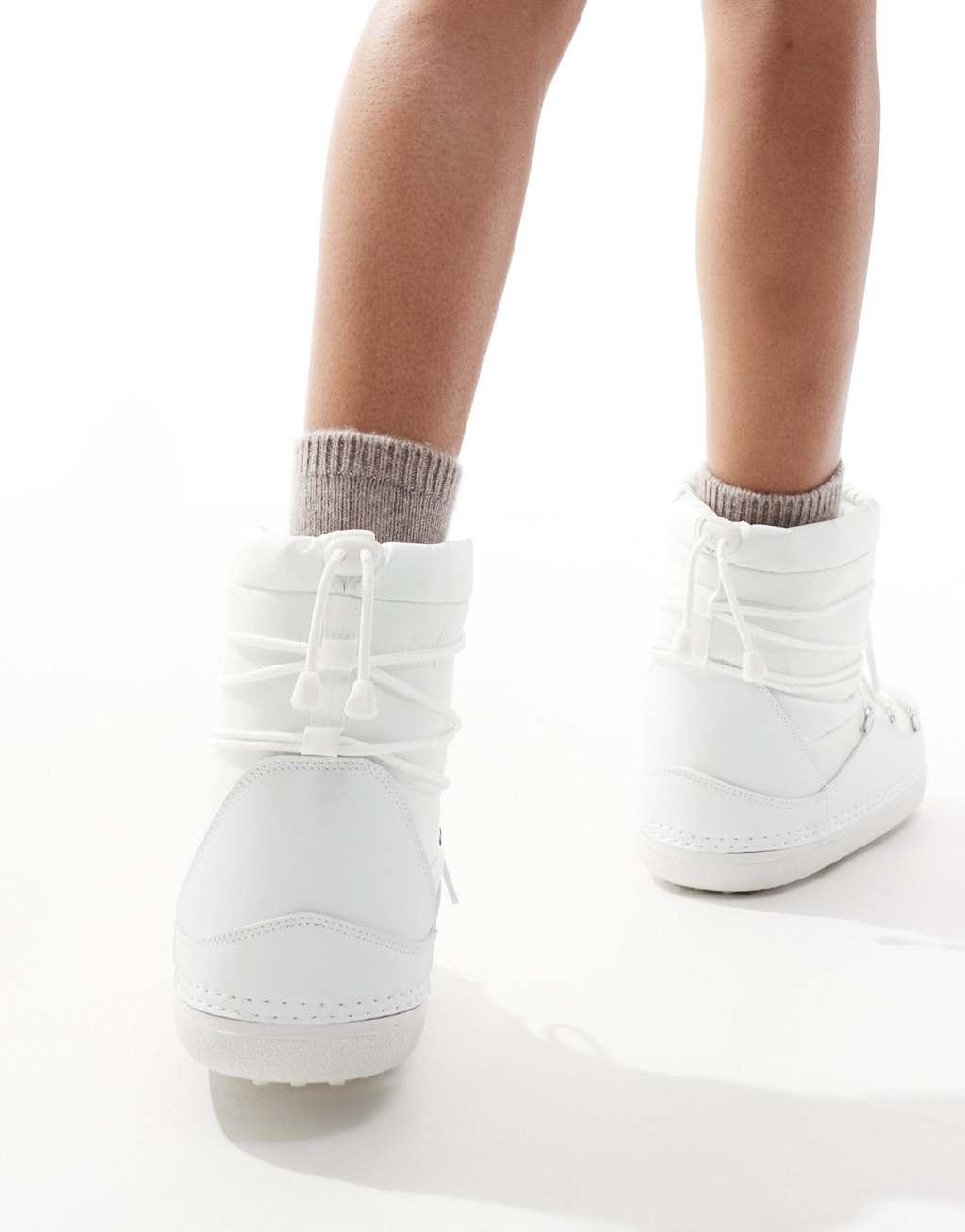 SEQWL snow boots in white Product Image