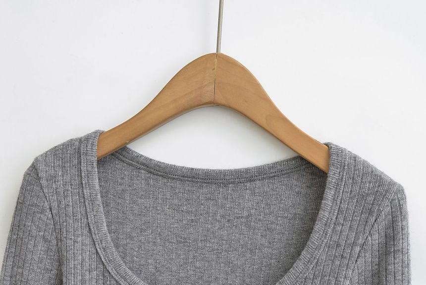 Long Sleeve Scoop Neck Plain Ribbed Cropped Top Product Image