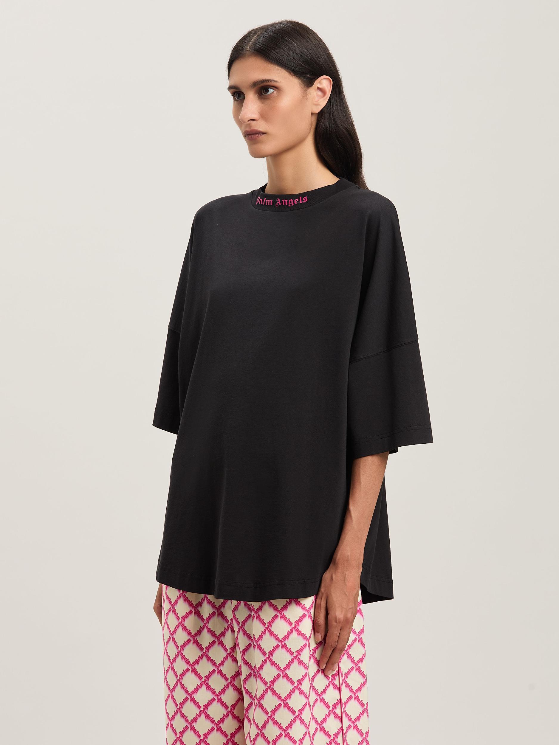 CURVED LOGO LOOSE TEE Product Image