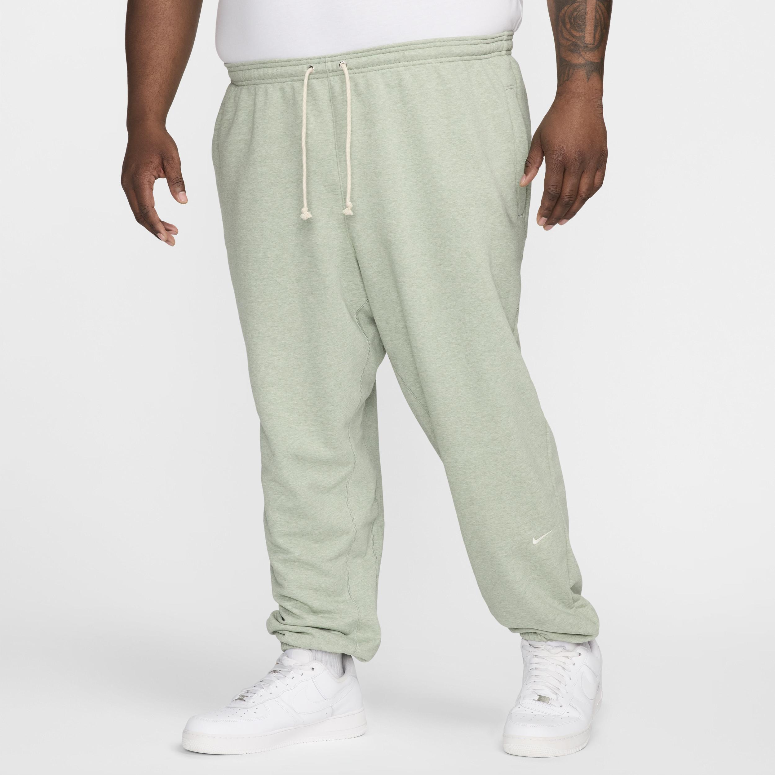 Nike Men's Standard Issue Dri-FIT Basketball Pants Product Image
