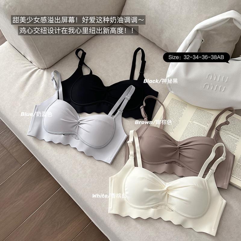 Cutout Plain Bra Product Image