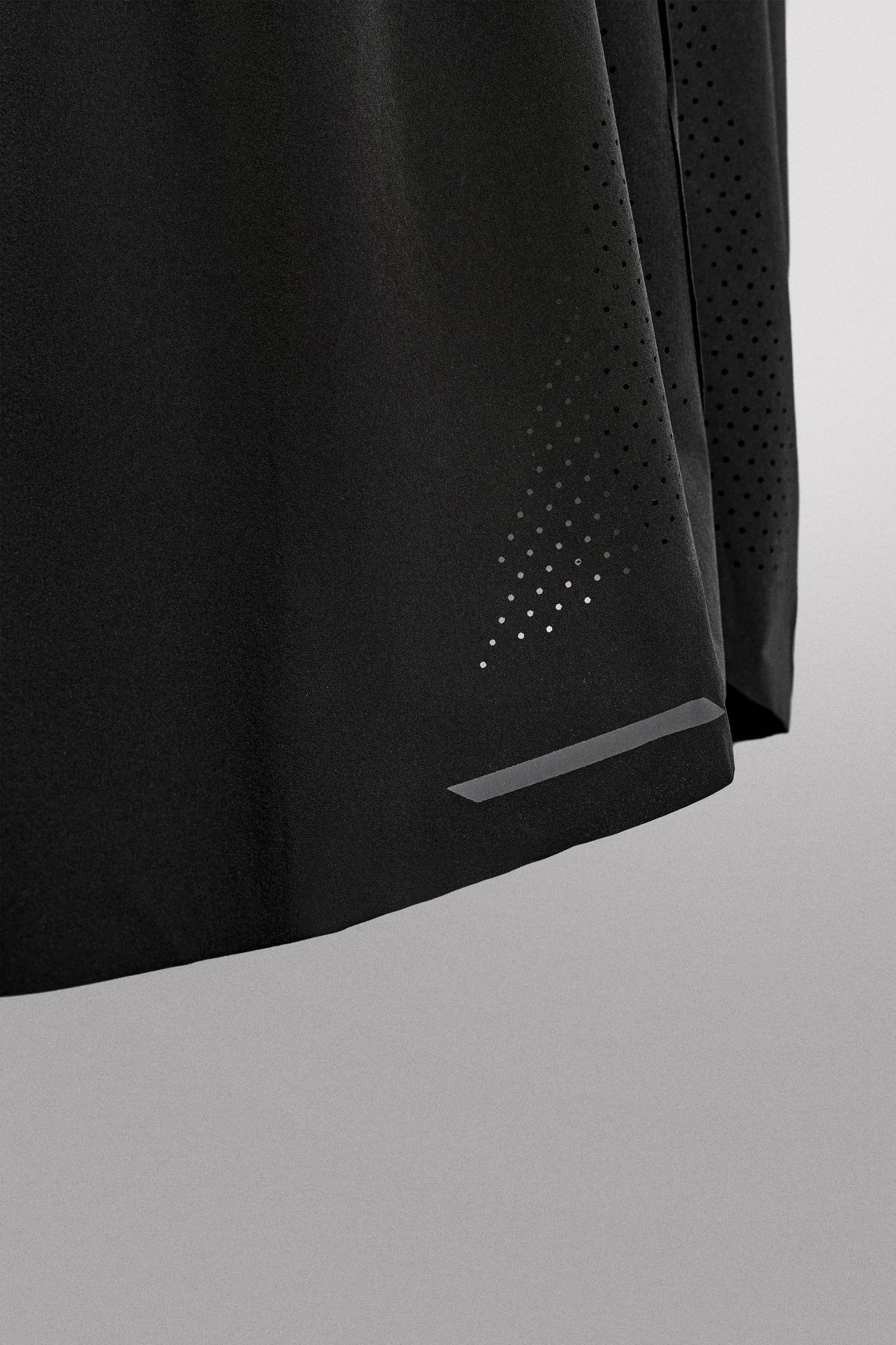 SHORT RUNNING SHORTS Product Image