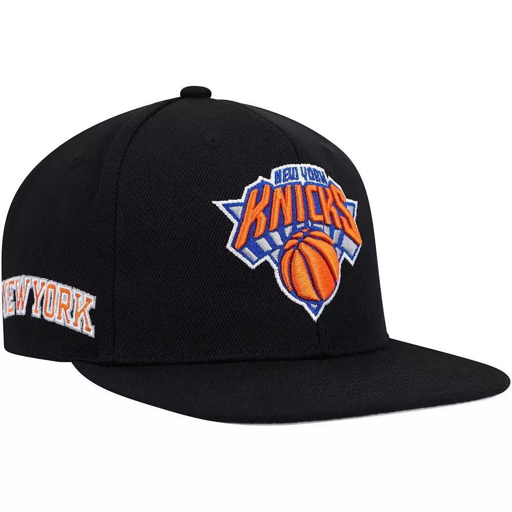 Men's Mitchell & Ness Black New York Knicks Side Core 2.0 Snapback Hat Product Image