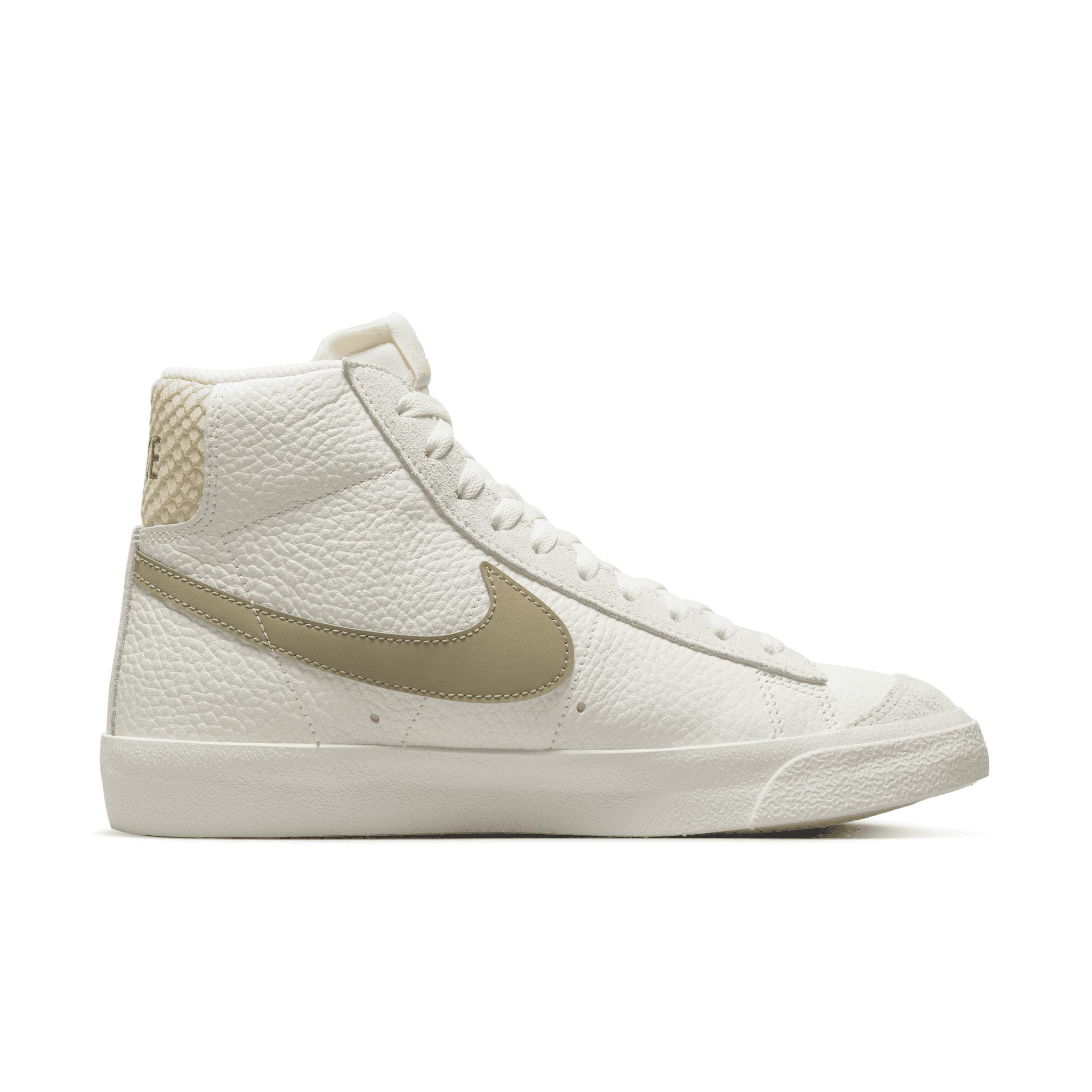 Nike Women's Blazer Mid '77 Shoes Product Image