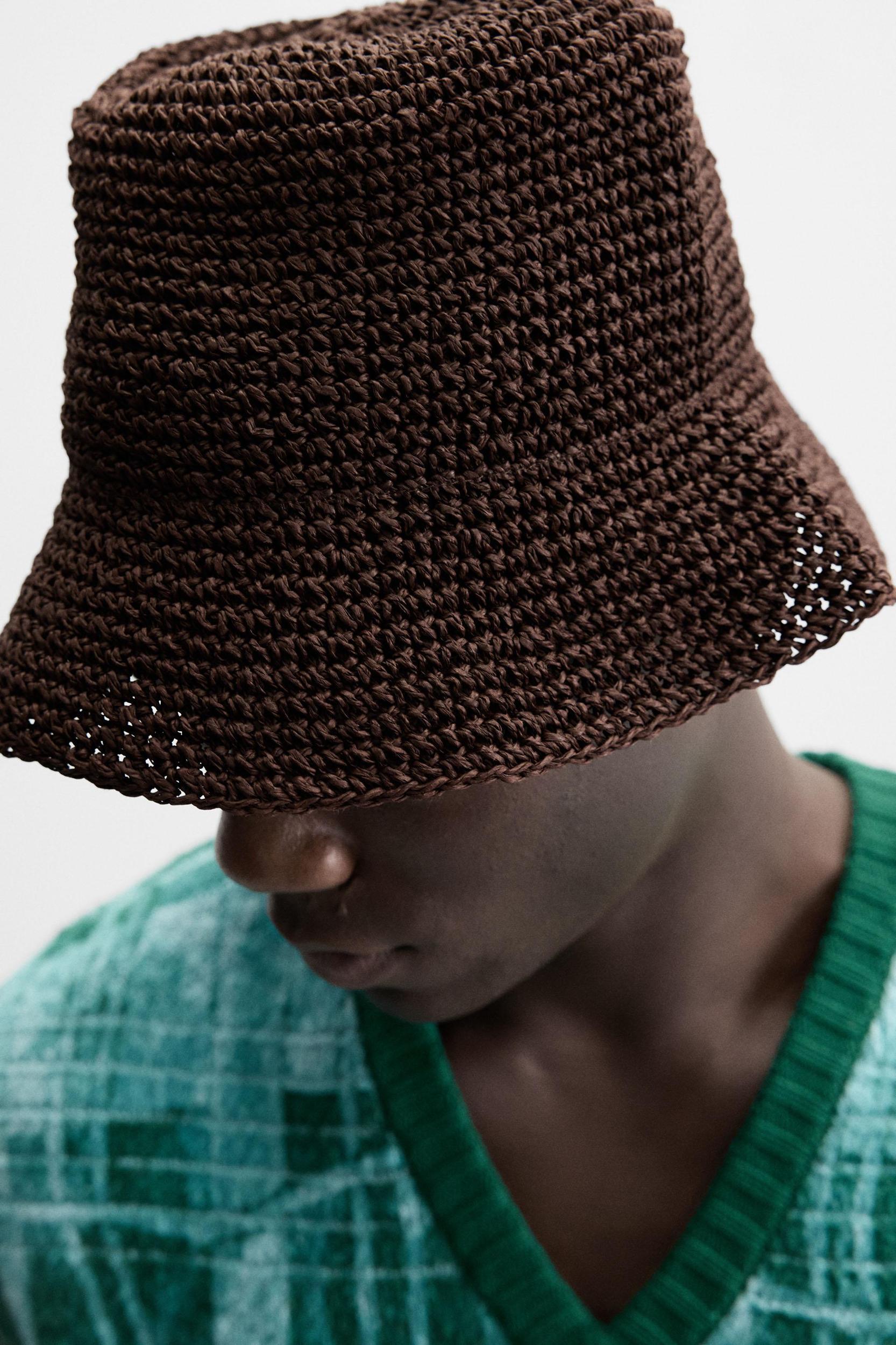 CROCHET BUCKET HAT Product Image