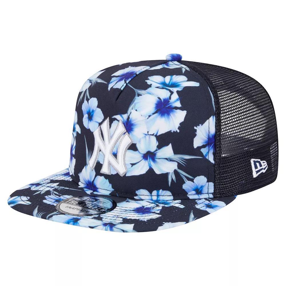 Men's New Era Navy New York Yankees Adventure Pattern Golfer Trucker Snapback Hat, Blue Product Image