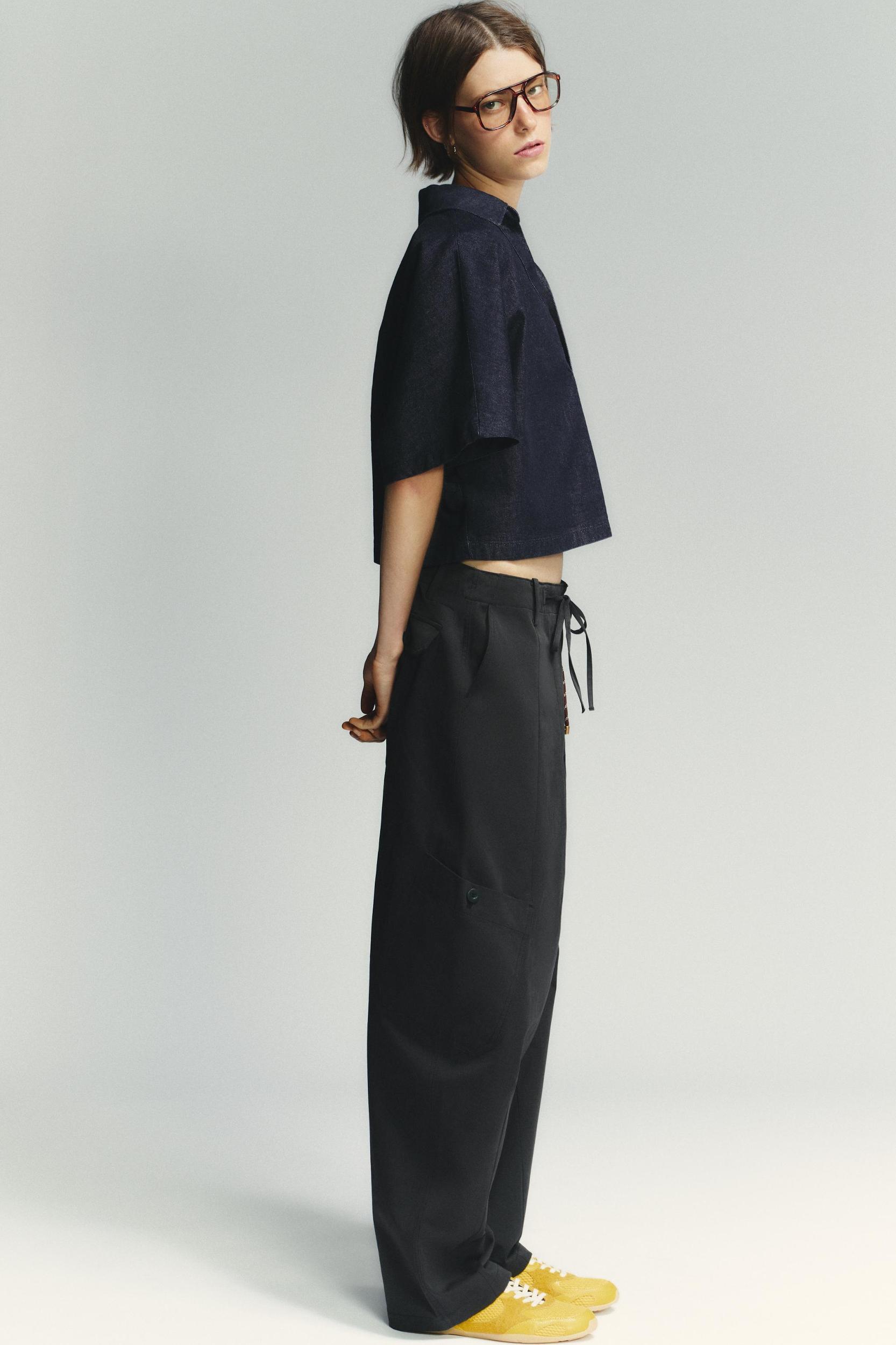 CONTRAST RUNNING SHOES Product Image