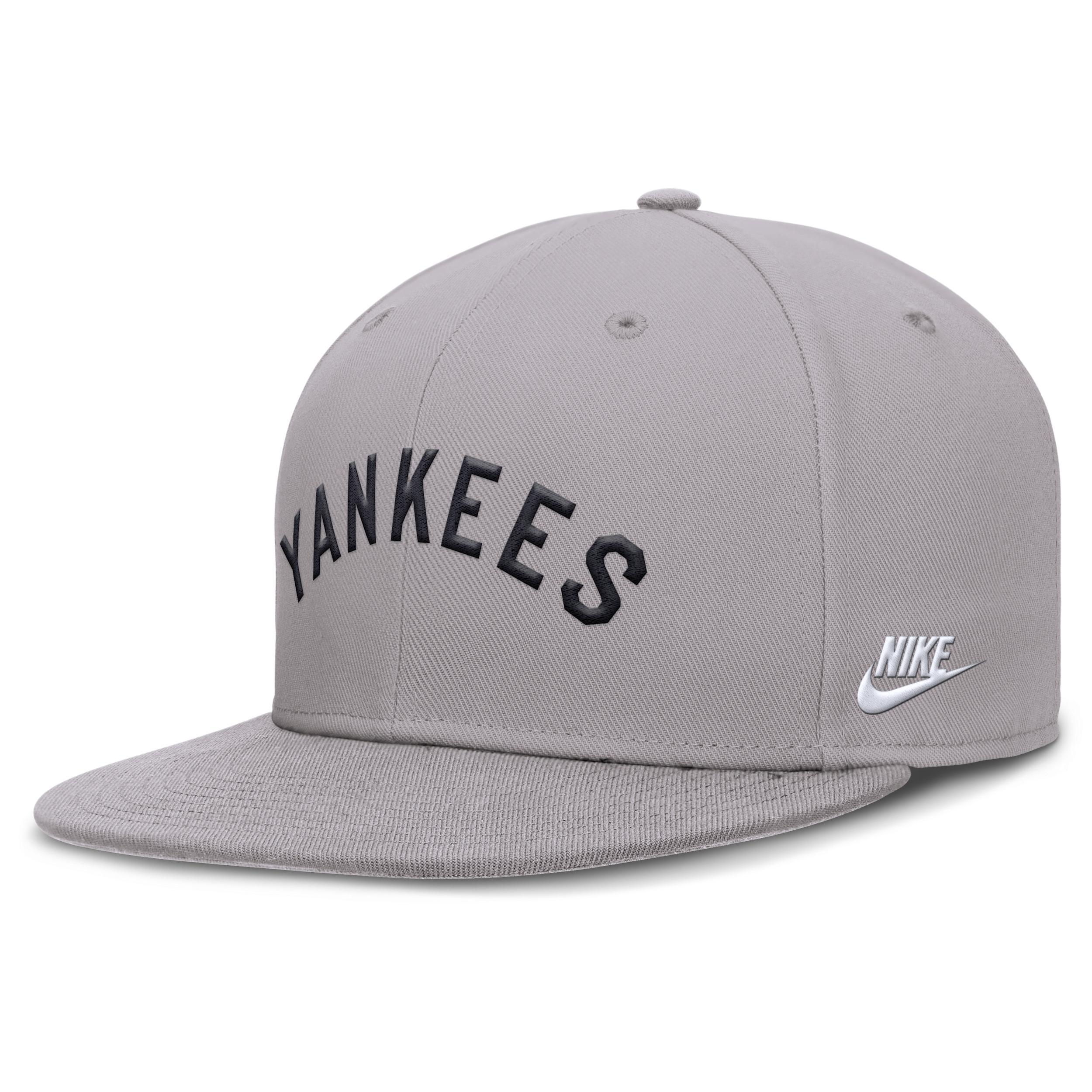 New York Yankees Cooperstown True Nike Men's Dri-FIT MLB Fitted Hat Product Image
