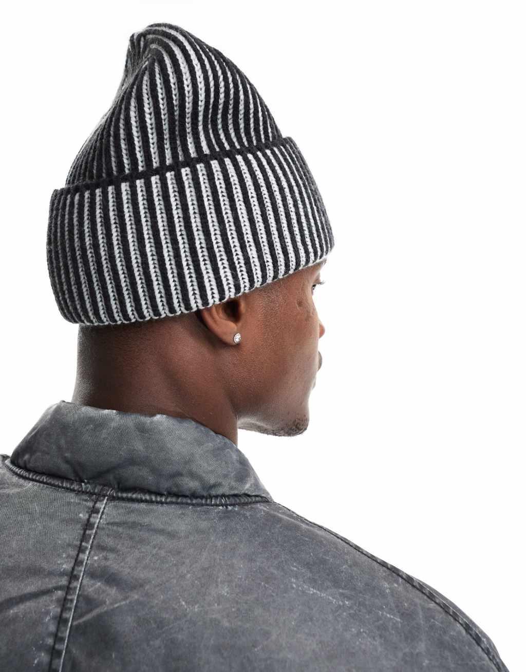 Vans Nesbit cuff beanie in black Product Image