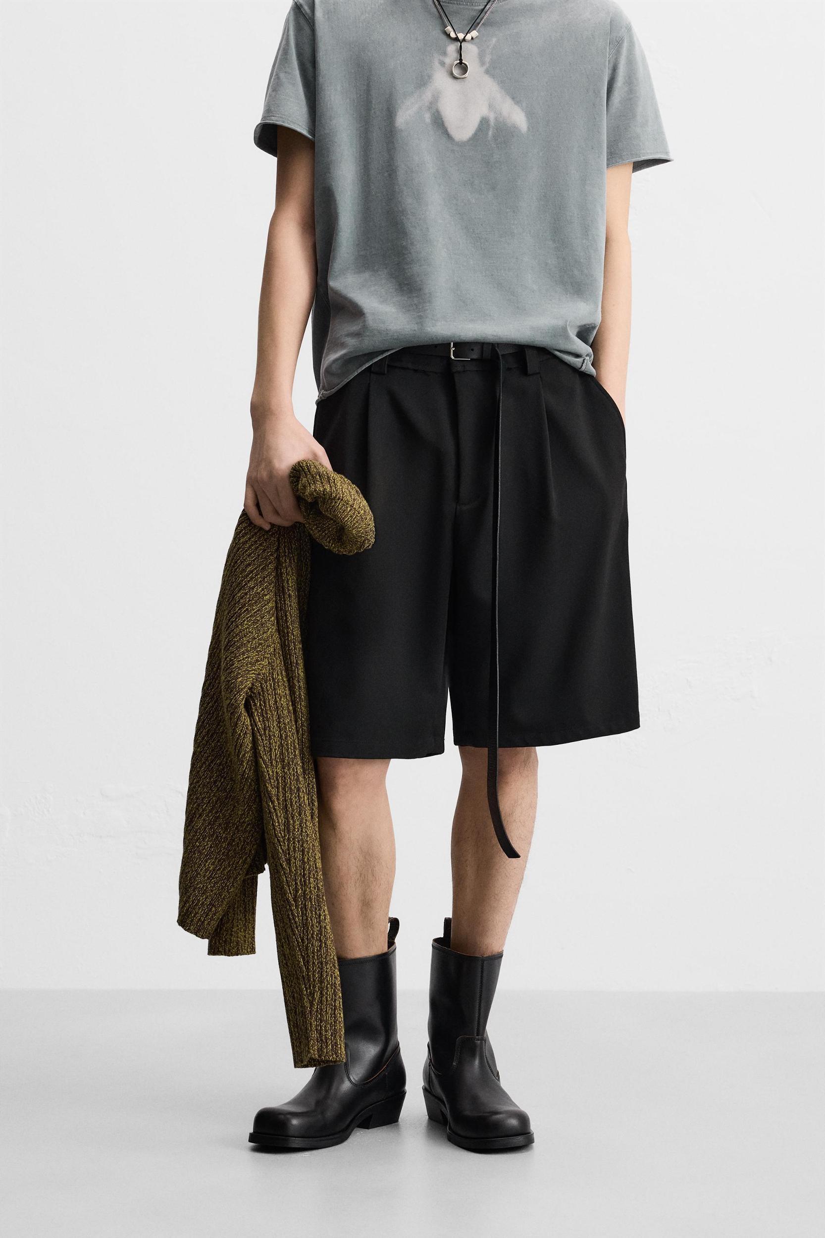 TEXTURED PLEATED SHORTS Product Image