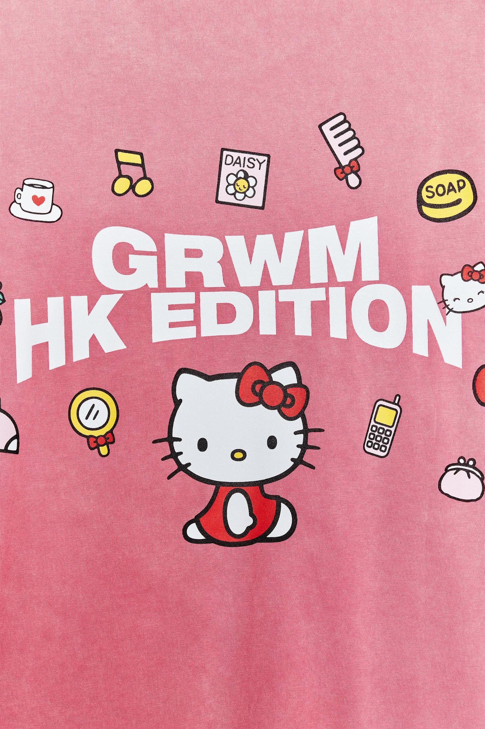 HELLO KITTY © 2025 SANRIO WASHED EFFECT T-SHIRT Product Image