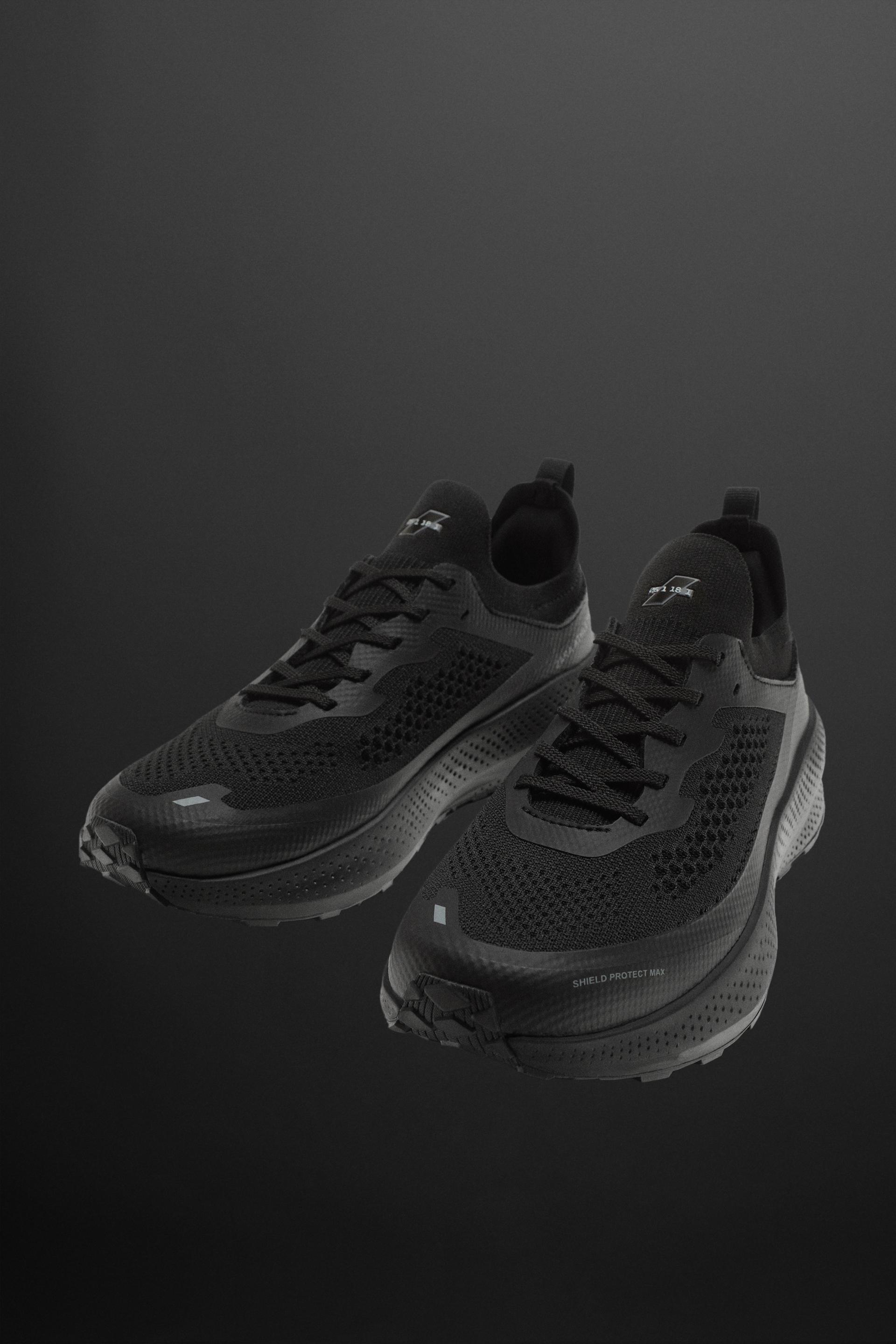 RUNNING SHOE Product Image