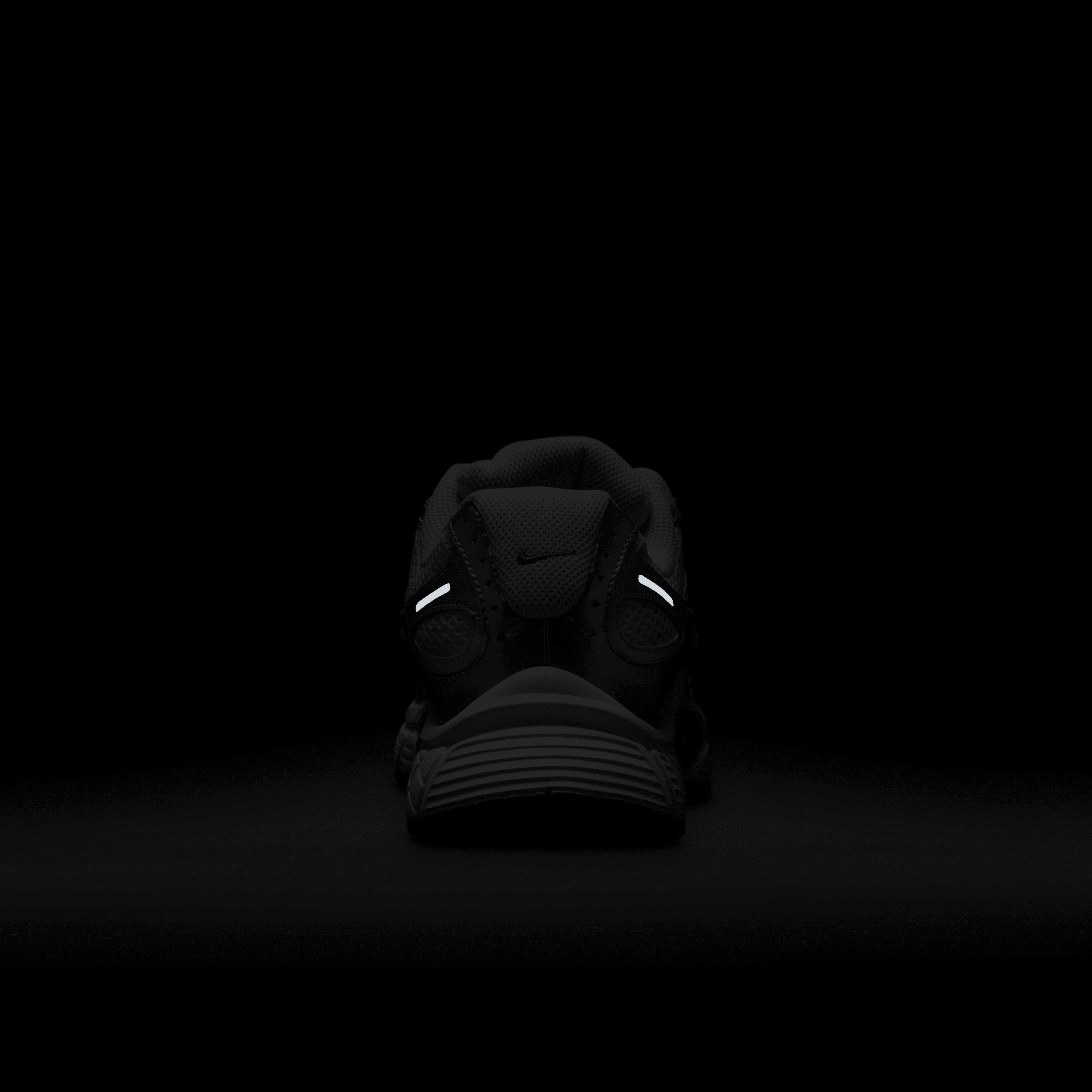 Womens Nike V5 RNR Casual Shoes Product Image